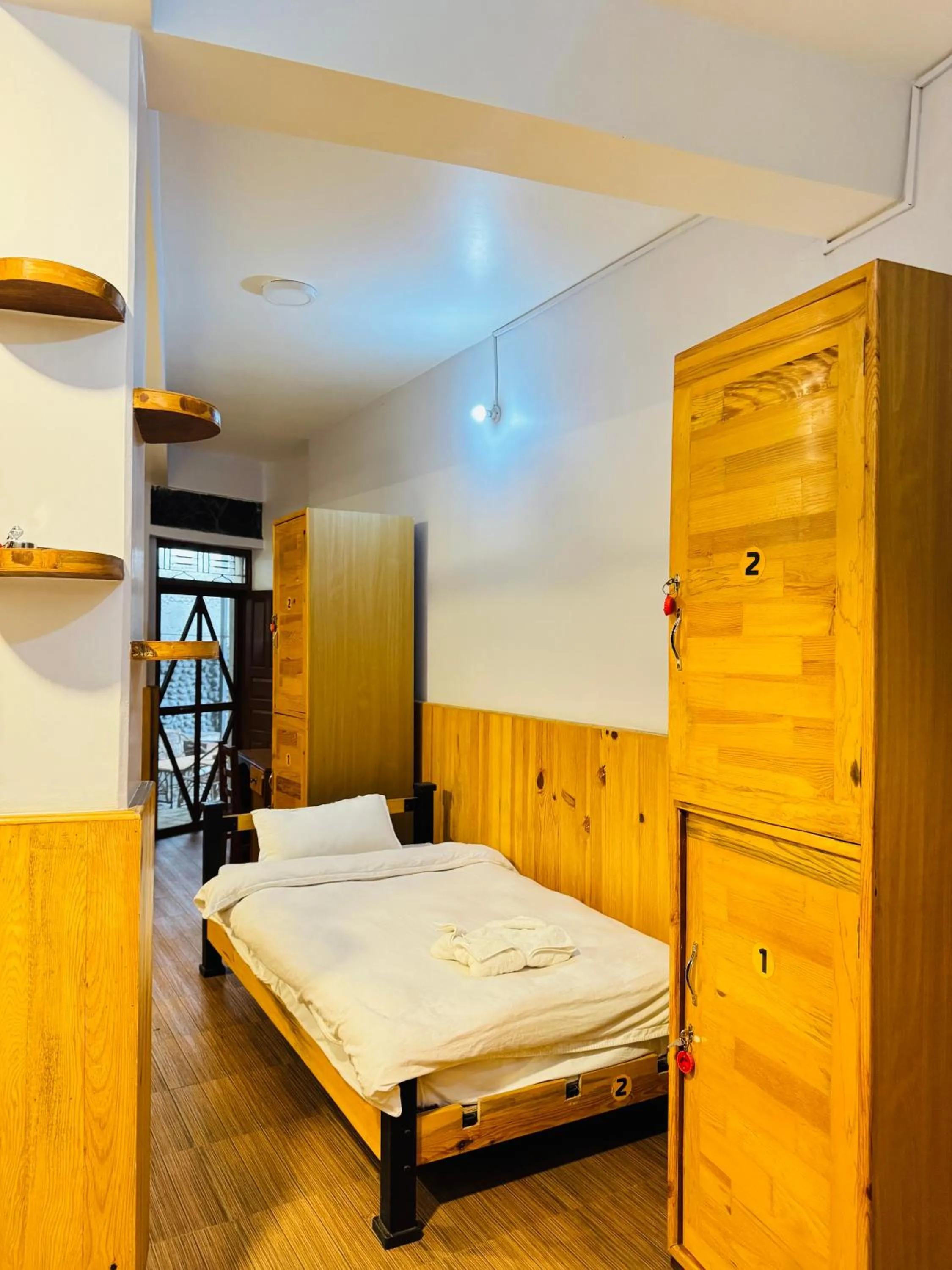 Bedroom, Bed in Roamers Inn