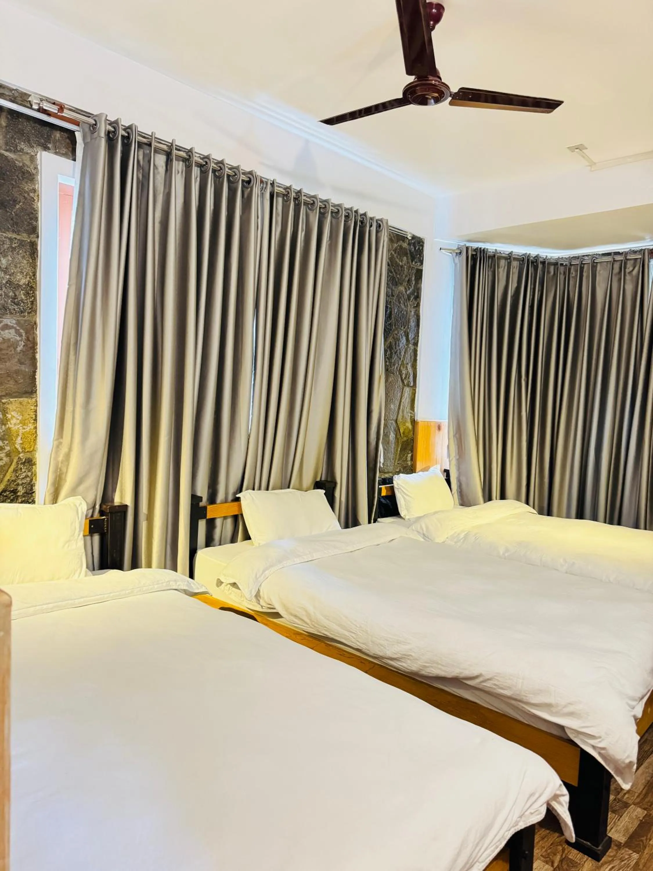 Bed in Roamers Inn