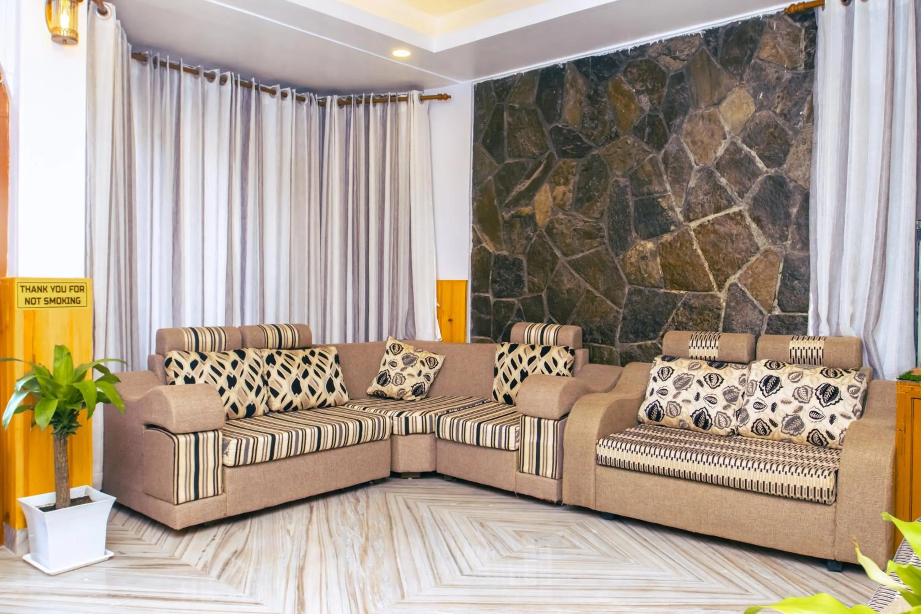 Living room in Roamers Inn