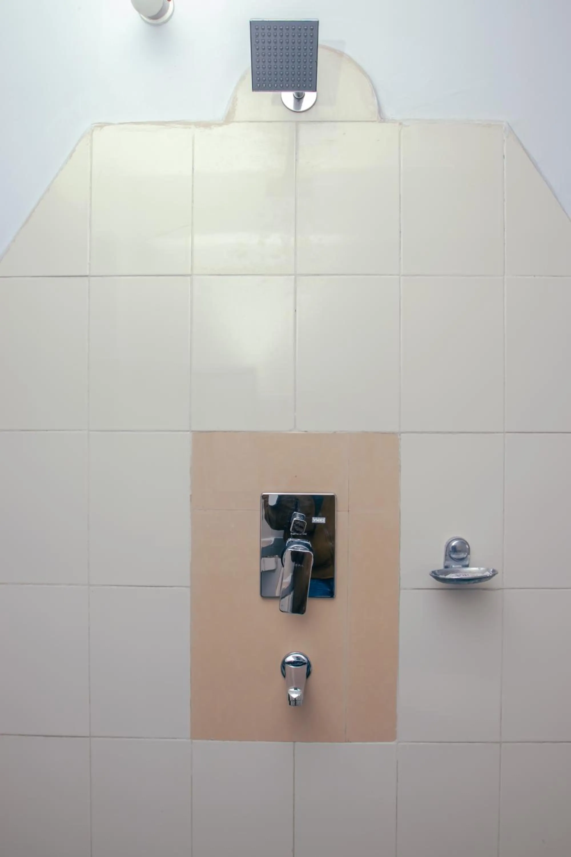 Shower in Roamers Inn