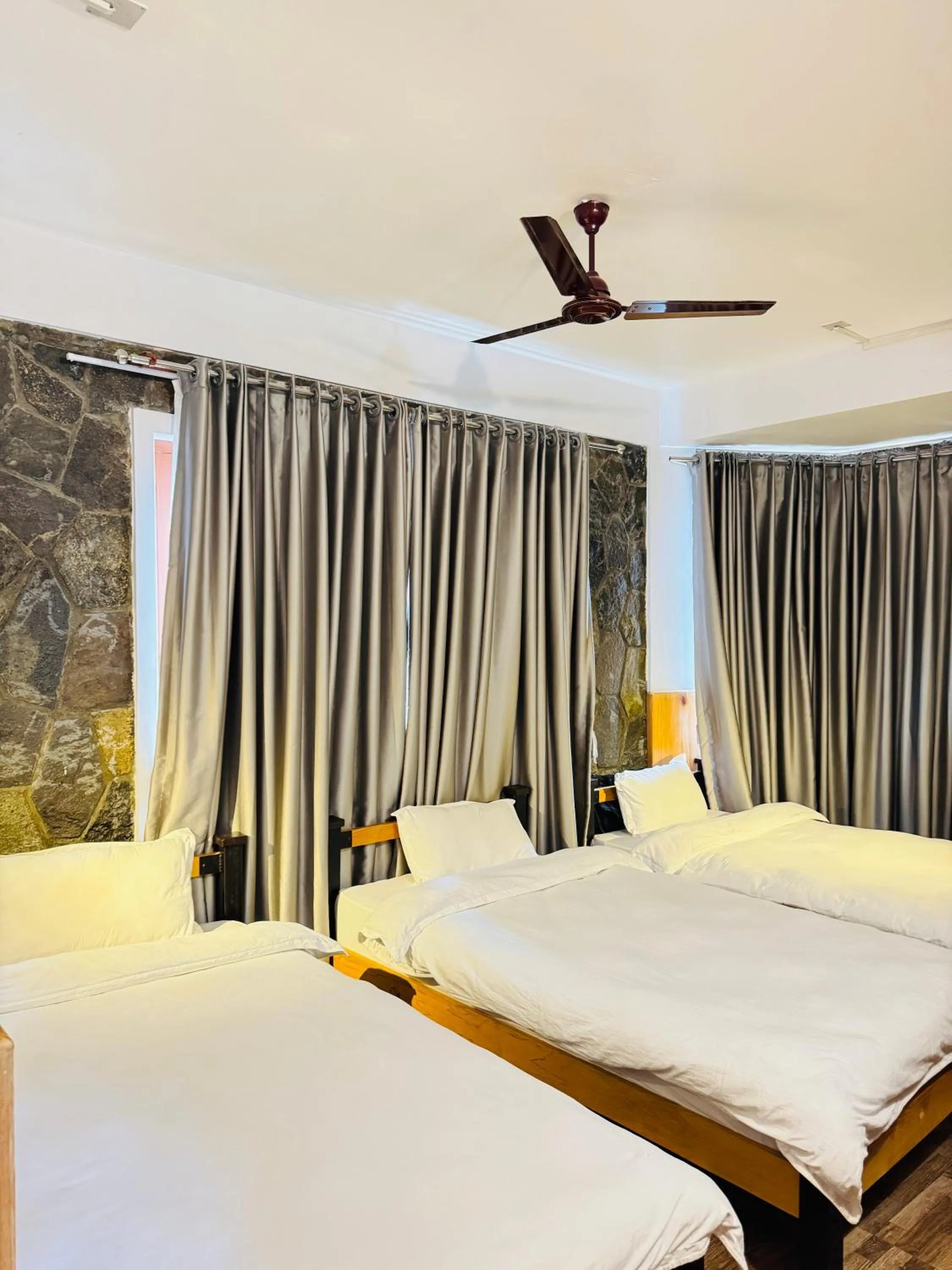 Bed in Roamers Inn