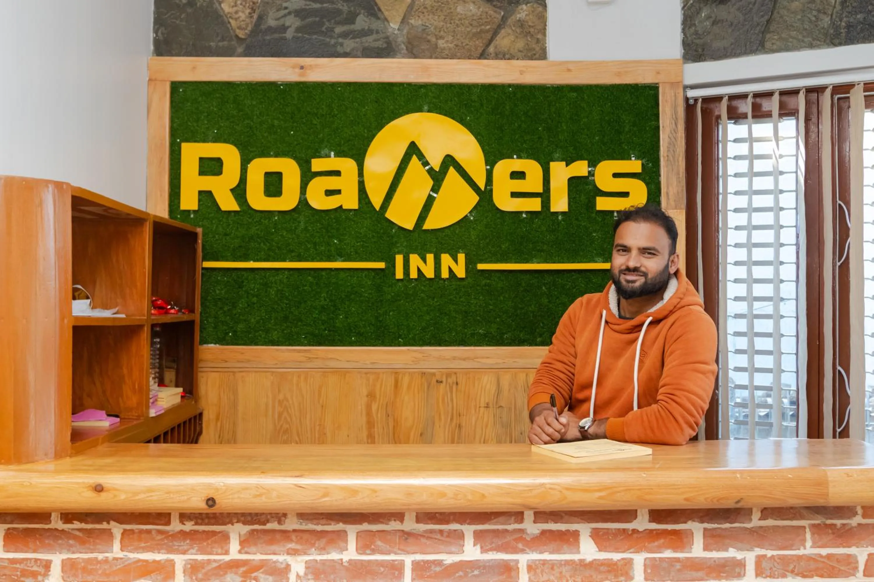 People in Roamers Inn