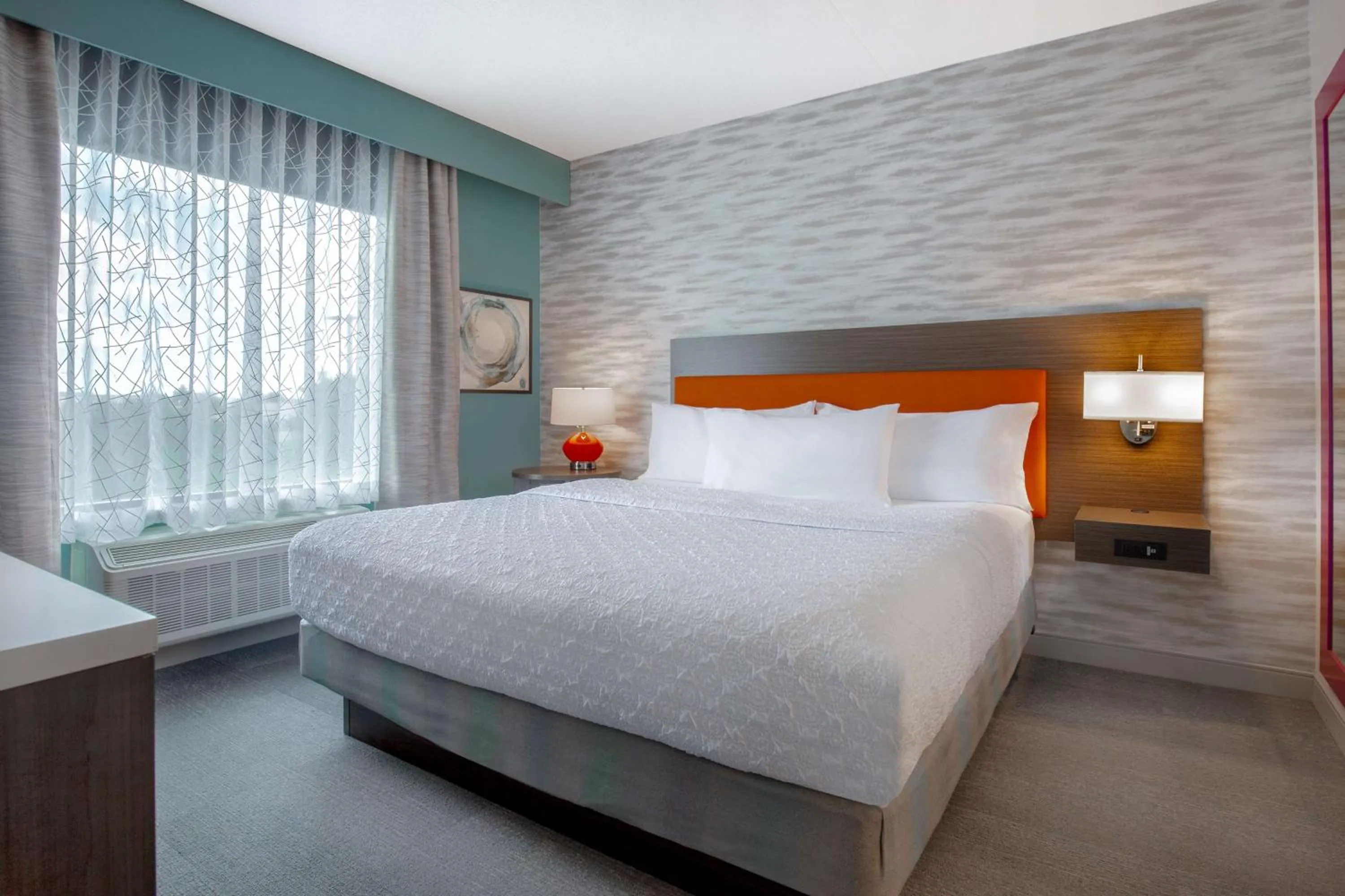 Bed in Home2 Suites By Hilton Thunder Bay