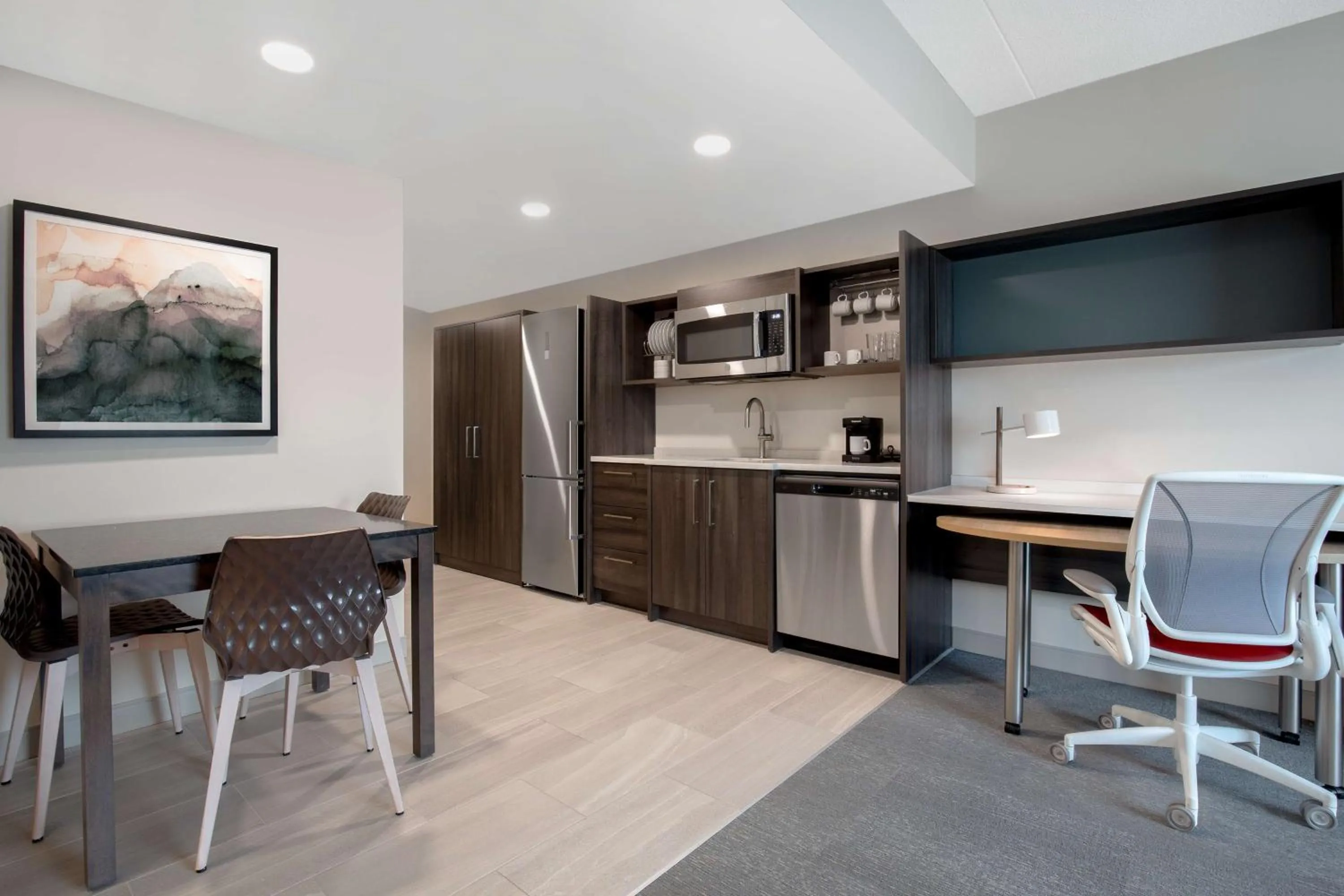 Kitchen or kitchenette in Home2 Suites By Hilton Thunder Bay