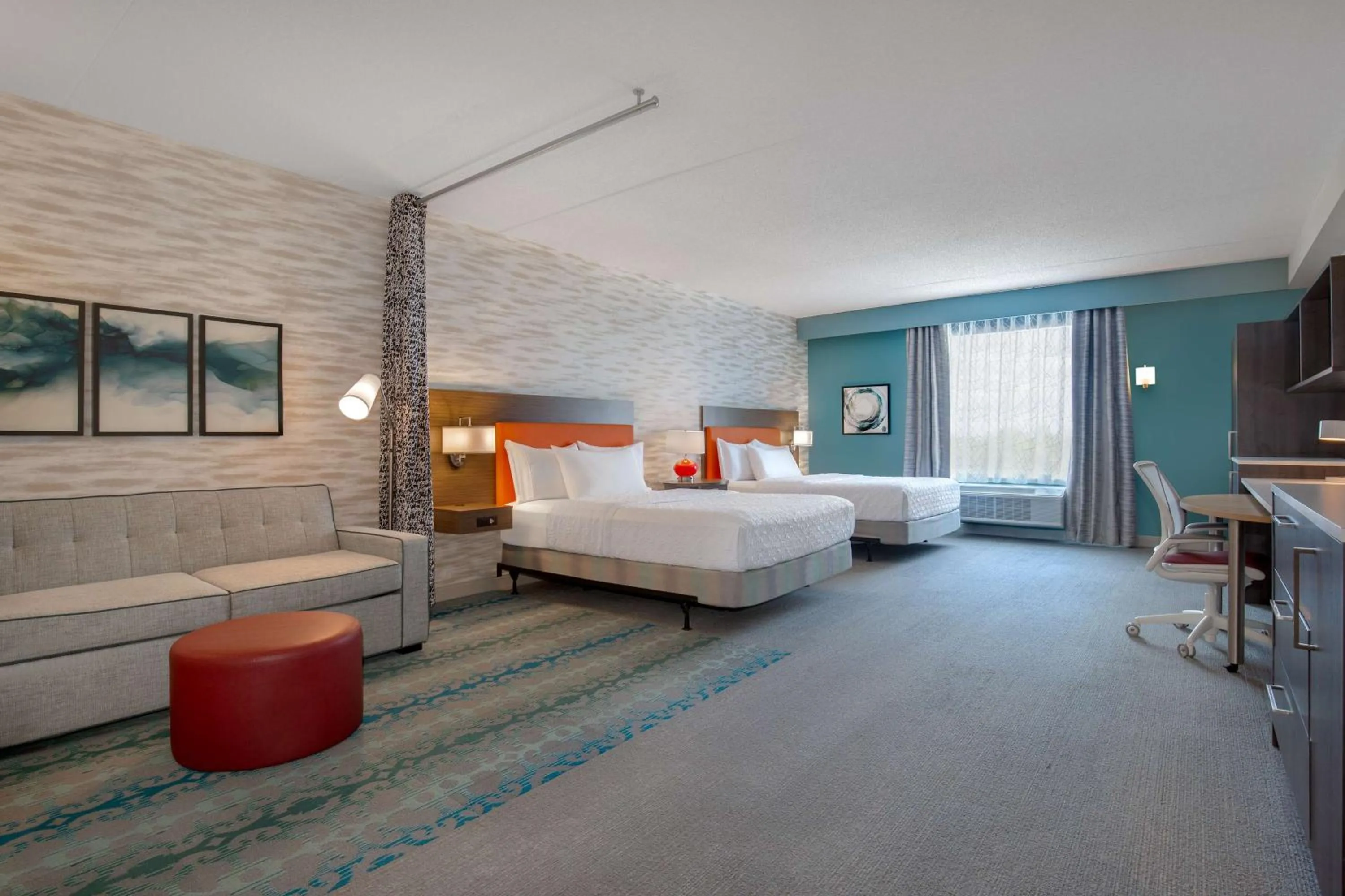 Living room, Bed in Home2 Suites By Hilton Thunder Bay