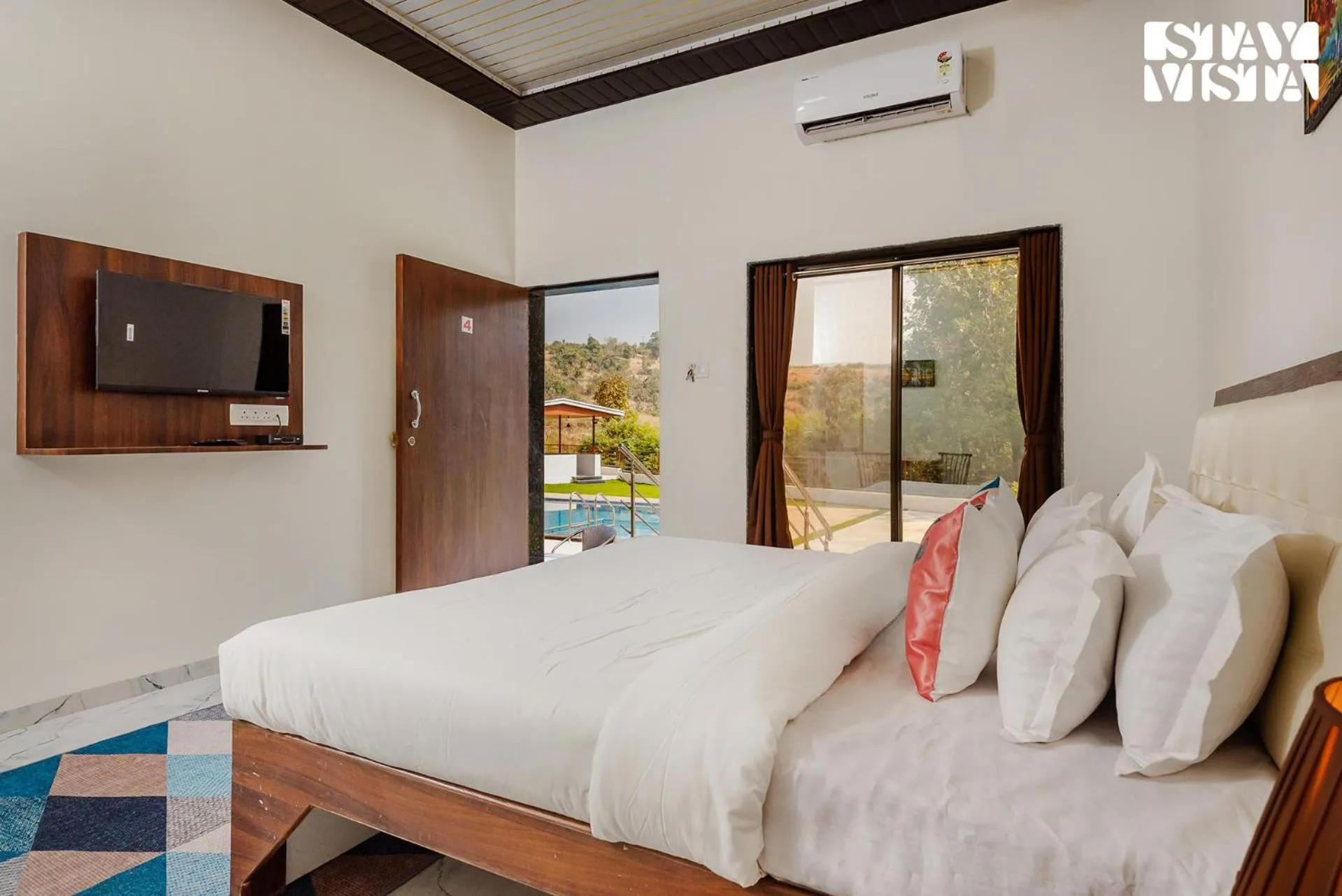 Bedroom, Bed in Mango Splash by VEO - Part of StayVista