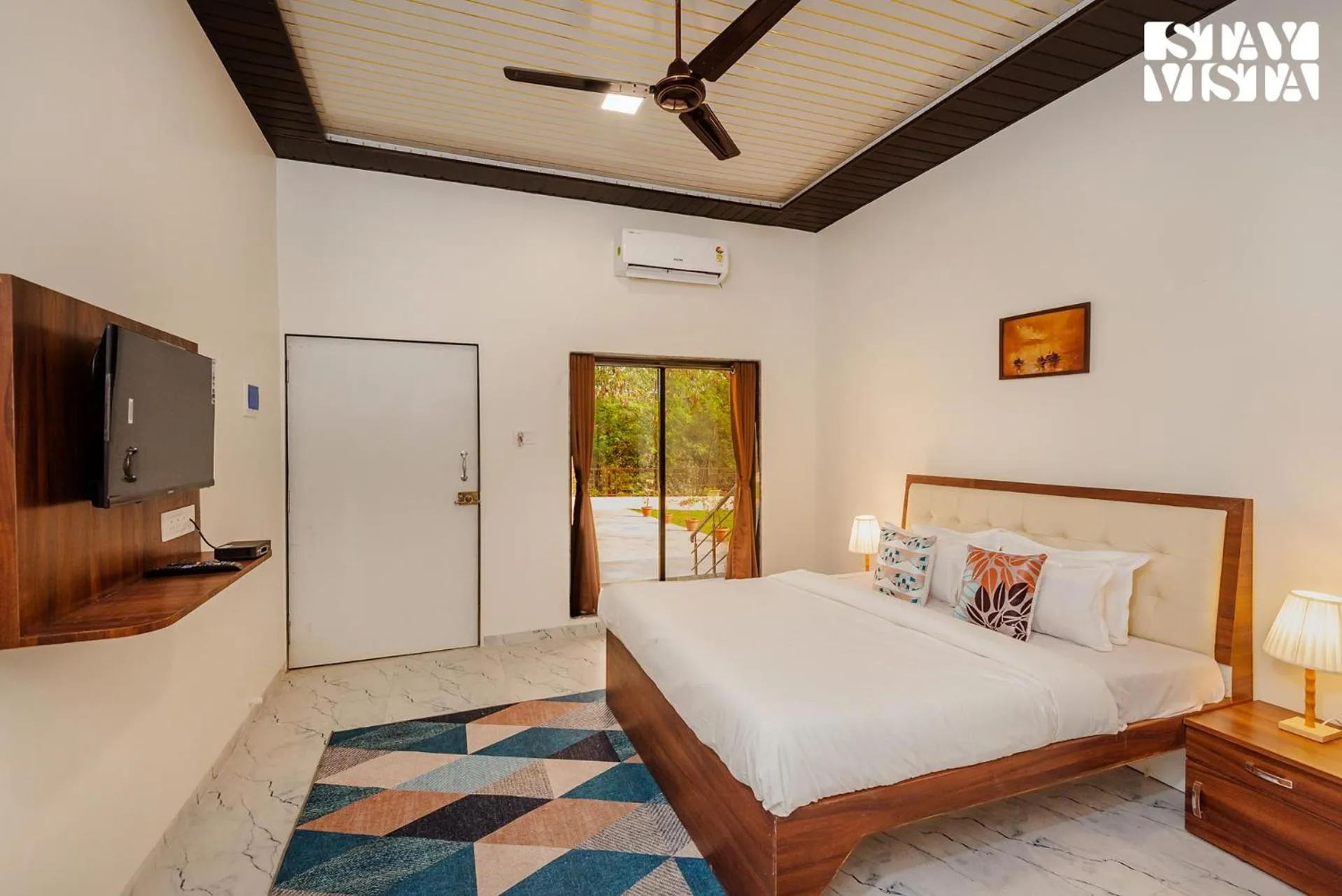 Bedroom, Bed in Mango Splash by VEO - Part of StayVista