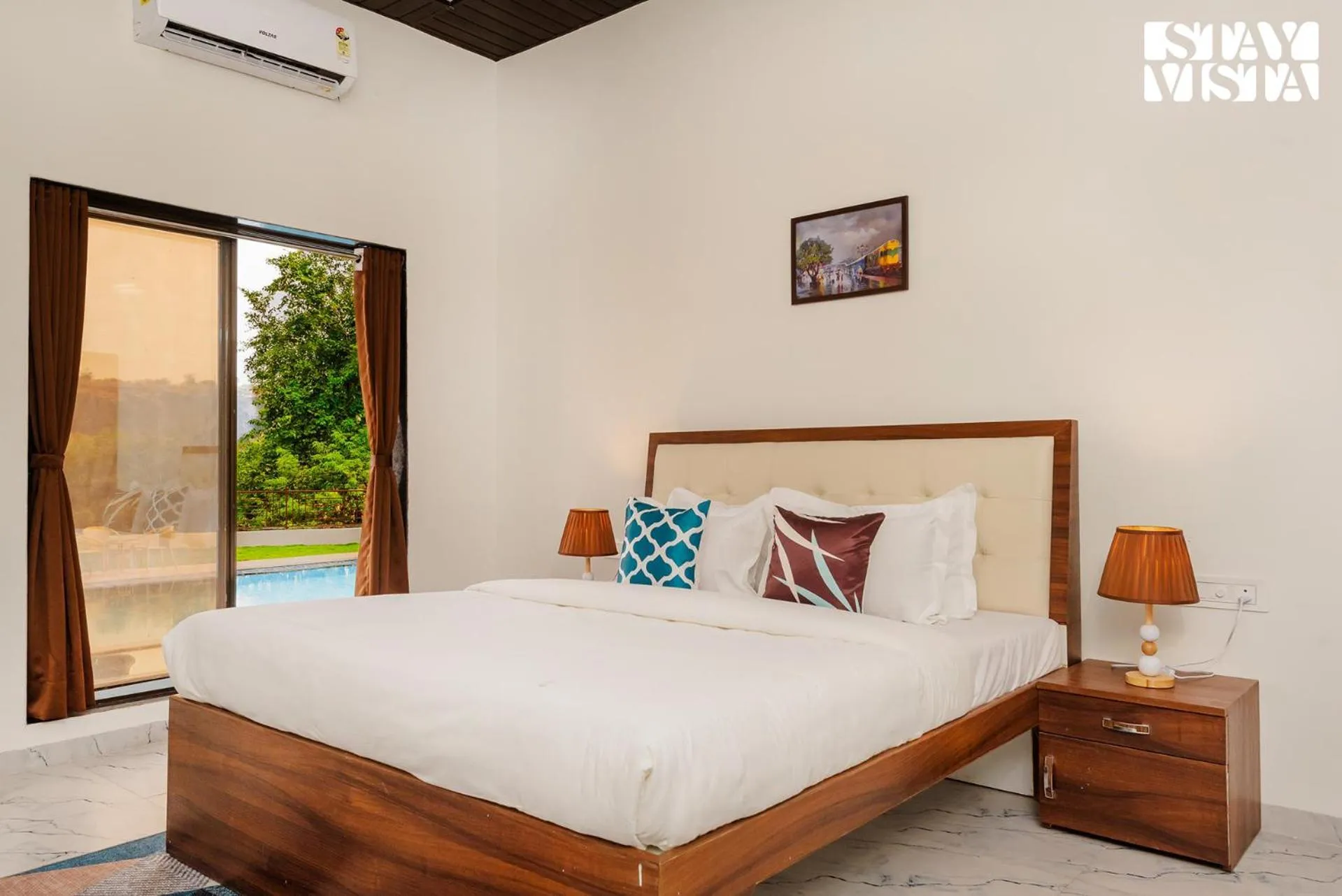 Bedroom, Bed in Mango Splash by VEO - Part of StayVista