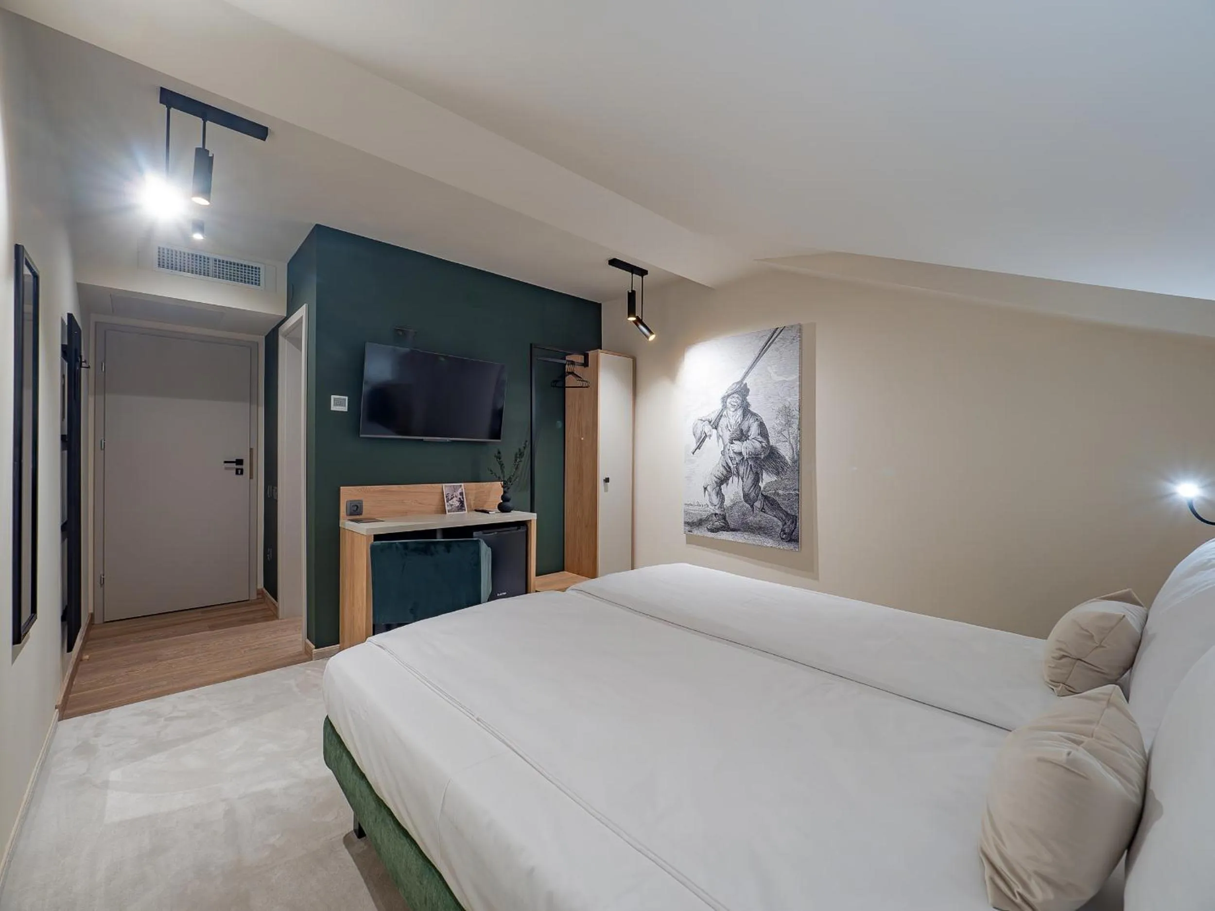 Communal lounge/ TV room, Bed in Craft Inn - Boutique Hotel