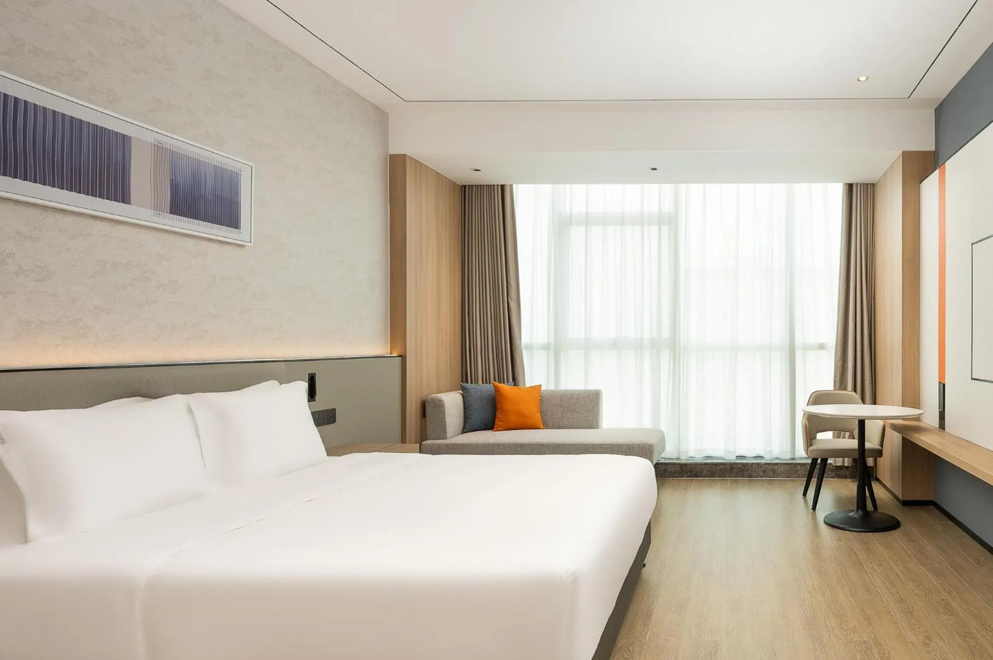 Photo of the whole room, Bed in Holiday Inn Express Binzhou City Center by IHG