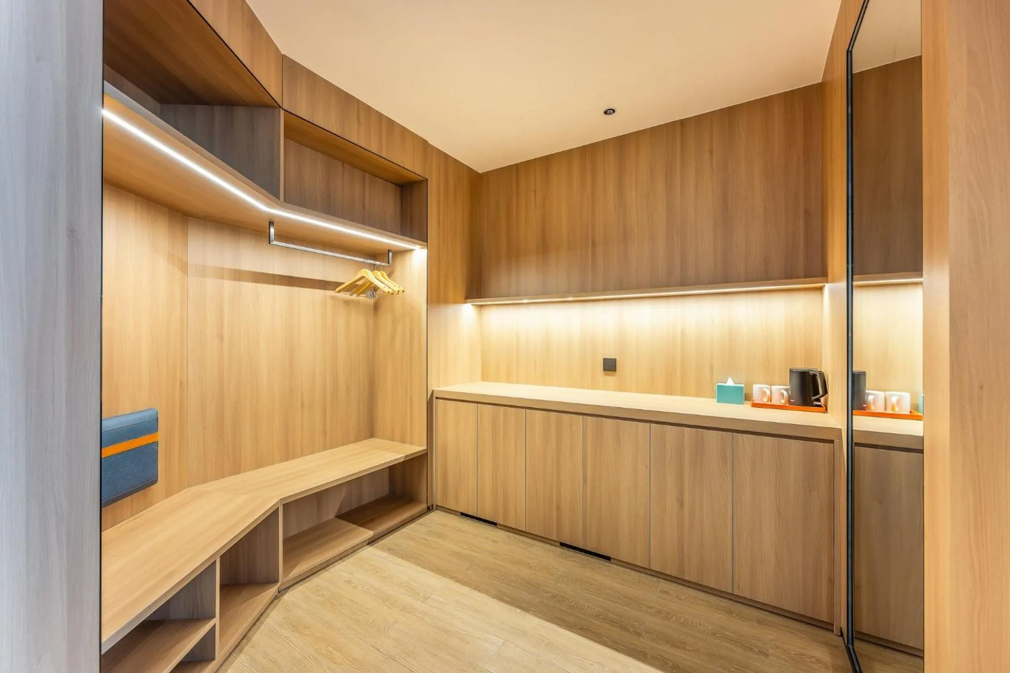 Photo of the whole room, Bed in Holiday Inn Express Binzhou City Center by IHG