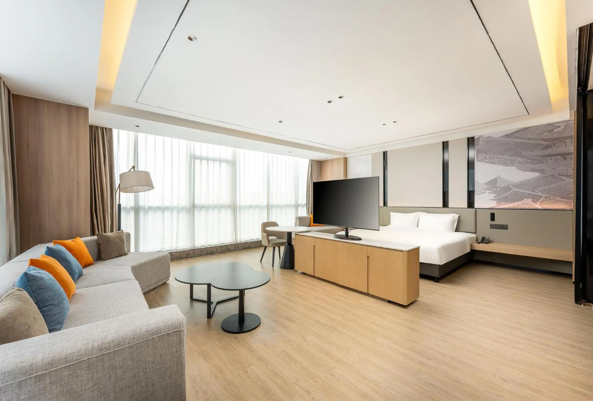 Photo of the whole room, Bed in Holiday Inn Express Binzhou City Center by IHG