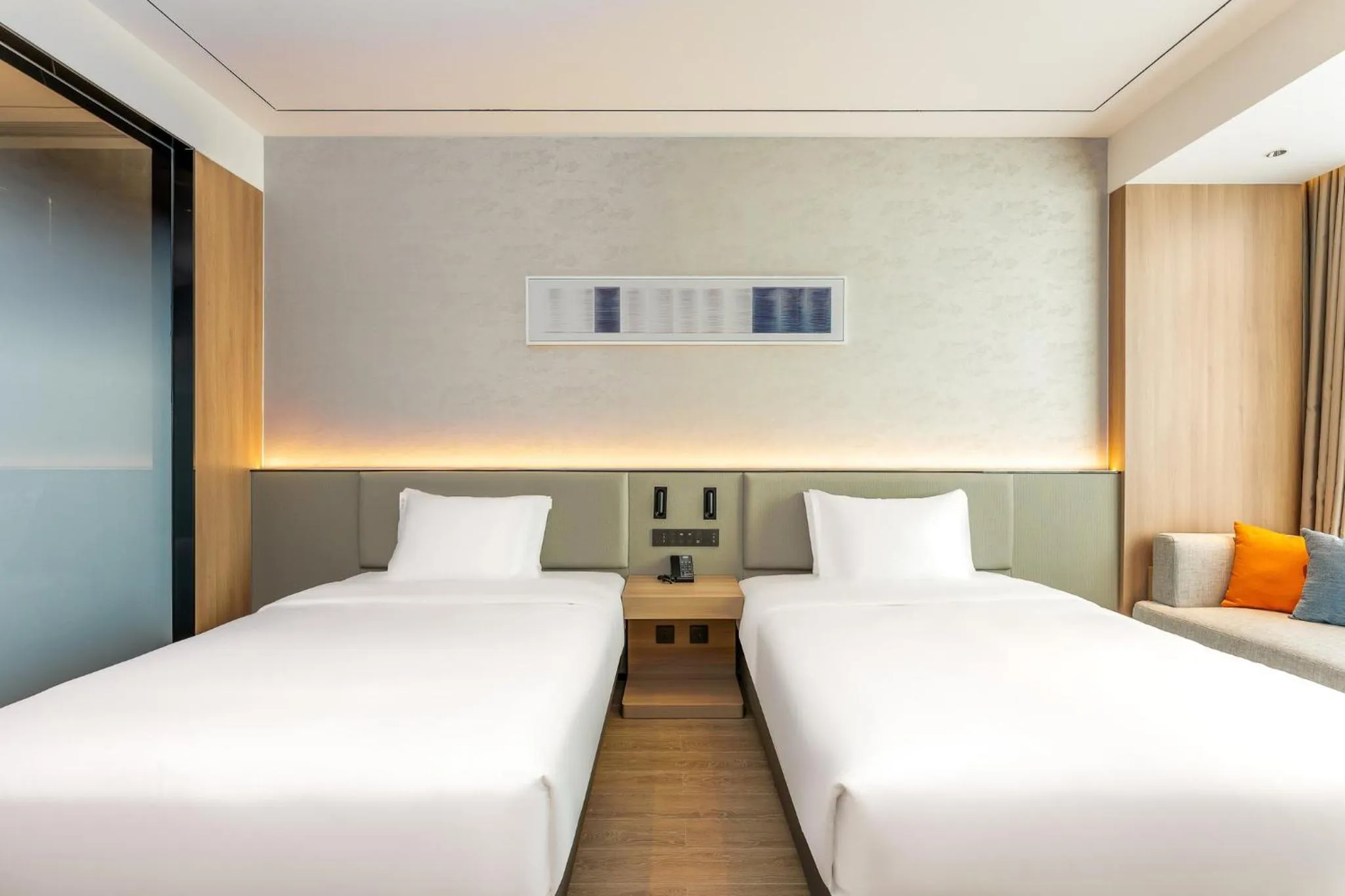 Photo of the whole room, Bed in Holiday Inn Express Binzhou City Center by IHG