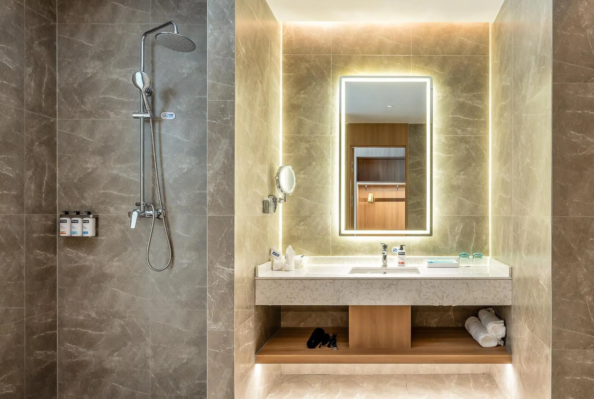 Photo of the whole room in Holiday Inn Express Binzhou City Center by IHG