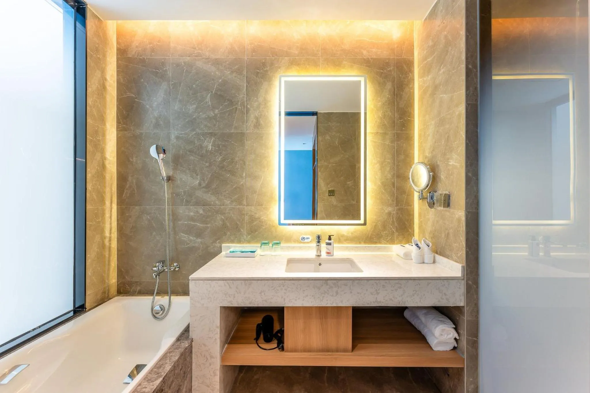 Photo of the whole room in Holiday Inn Express Binzhou City Center by IHG