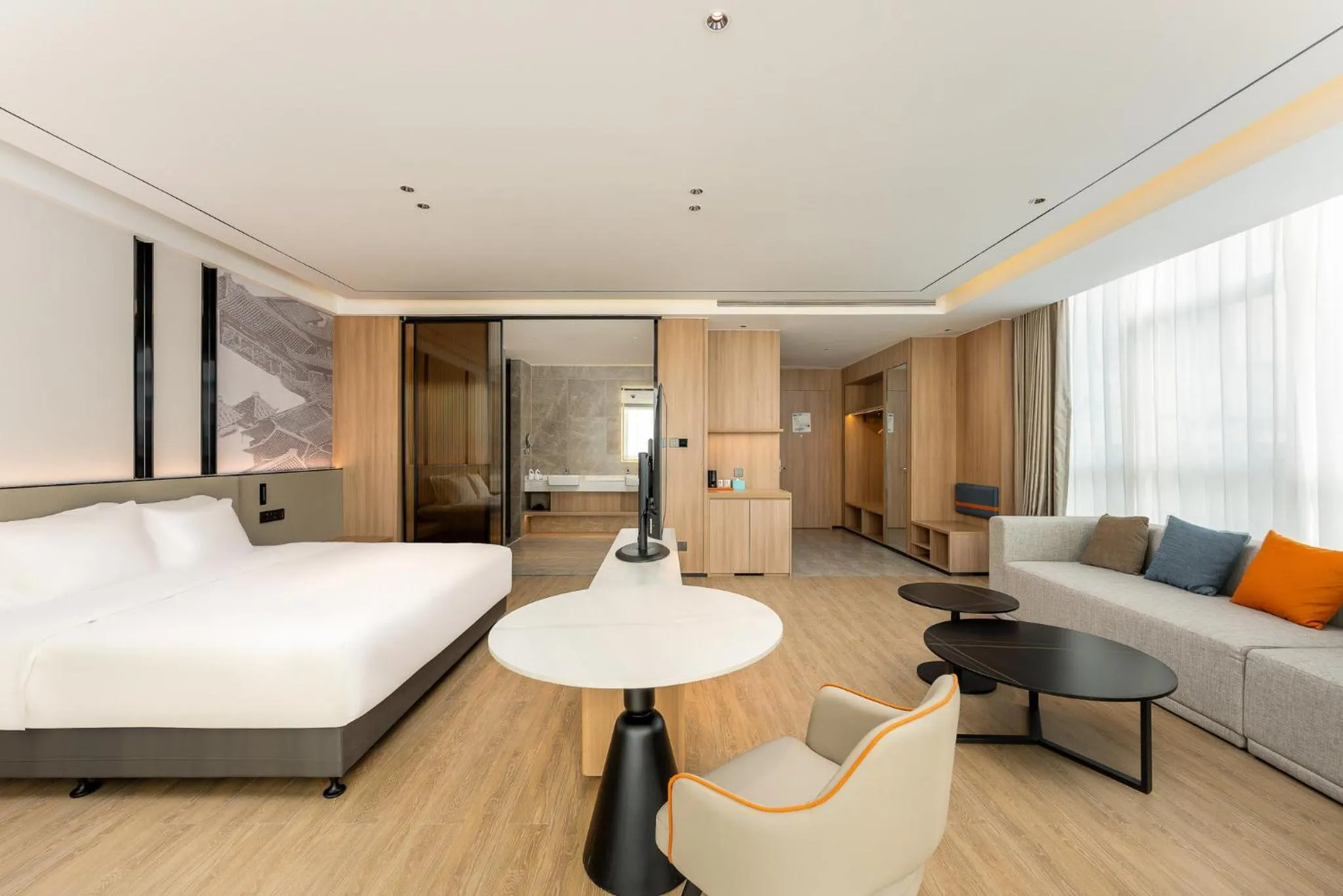 Photo of the whole room, Bed in Holiday Inn Express Binzhou City Center by IHG