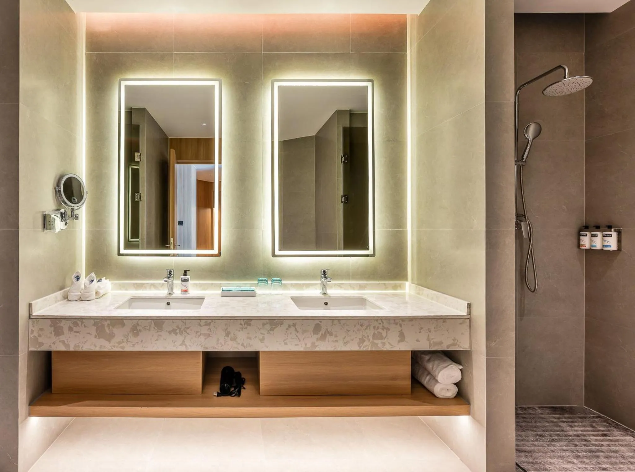 Photo of the whole room in Holiday Inn Express Binzhou City Center by IHG