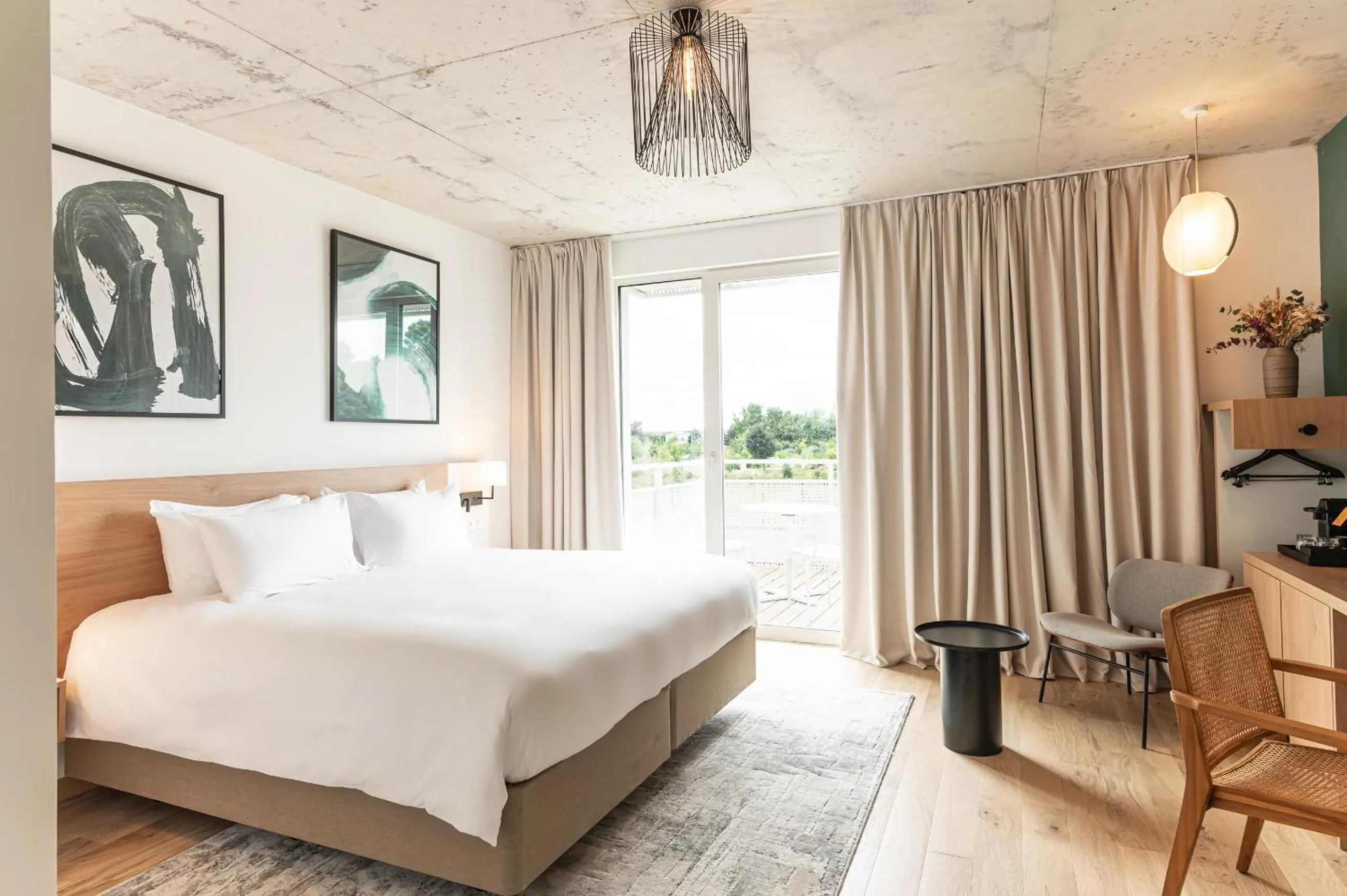 Standard Super King Room - Accessible in voco Beaune , Cité des Vins by IHG