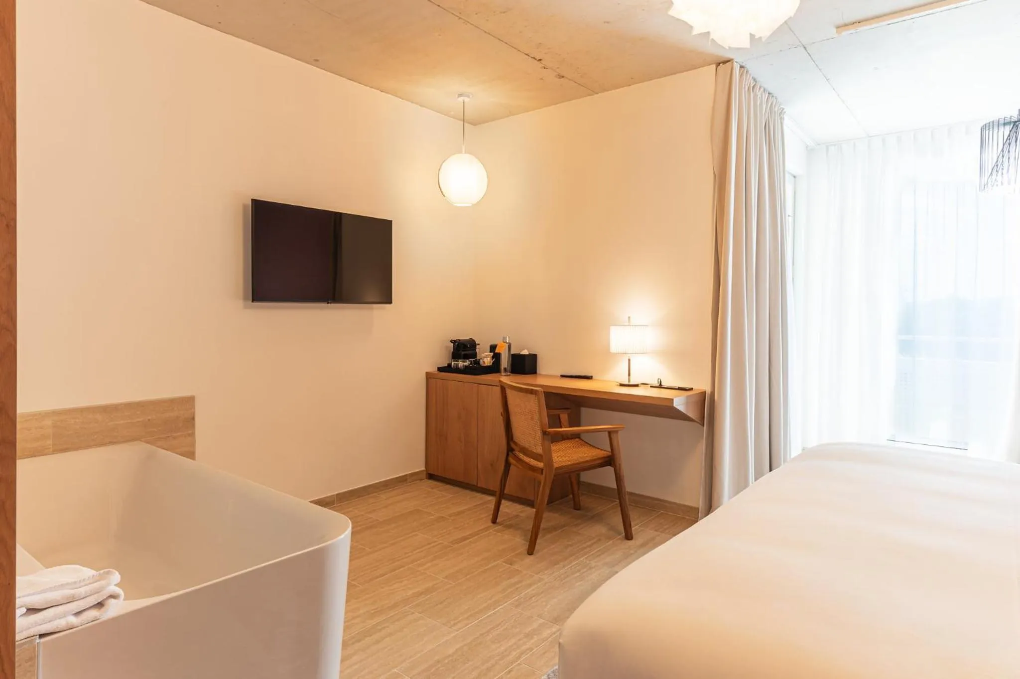 Photo of the whole room, Bed in voco Beaune , Cité des Vins by IHG