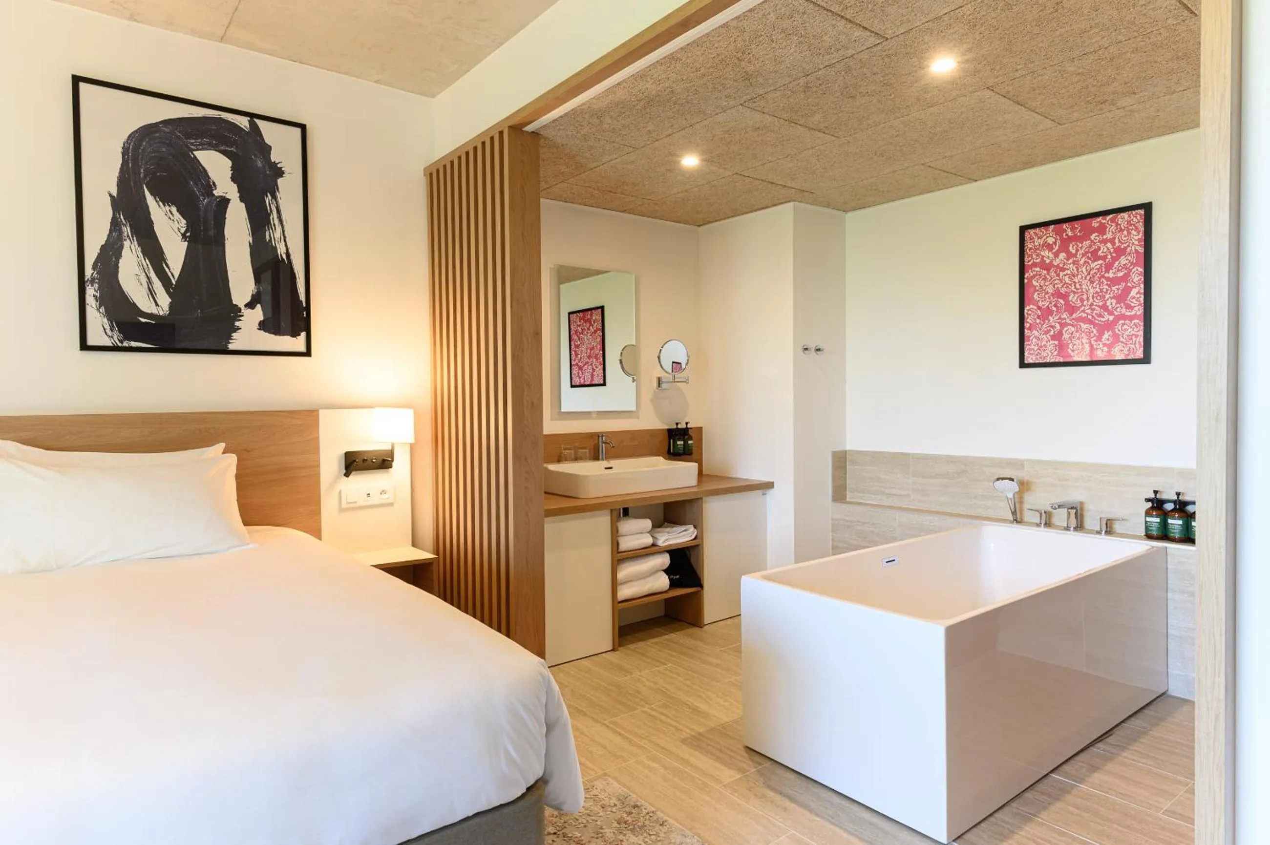 Bedroom, Bed in voco Beaune , Cité des Vins by IHG