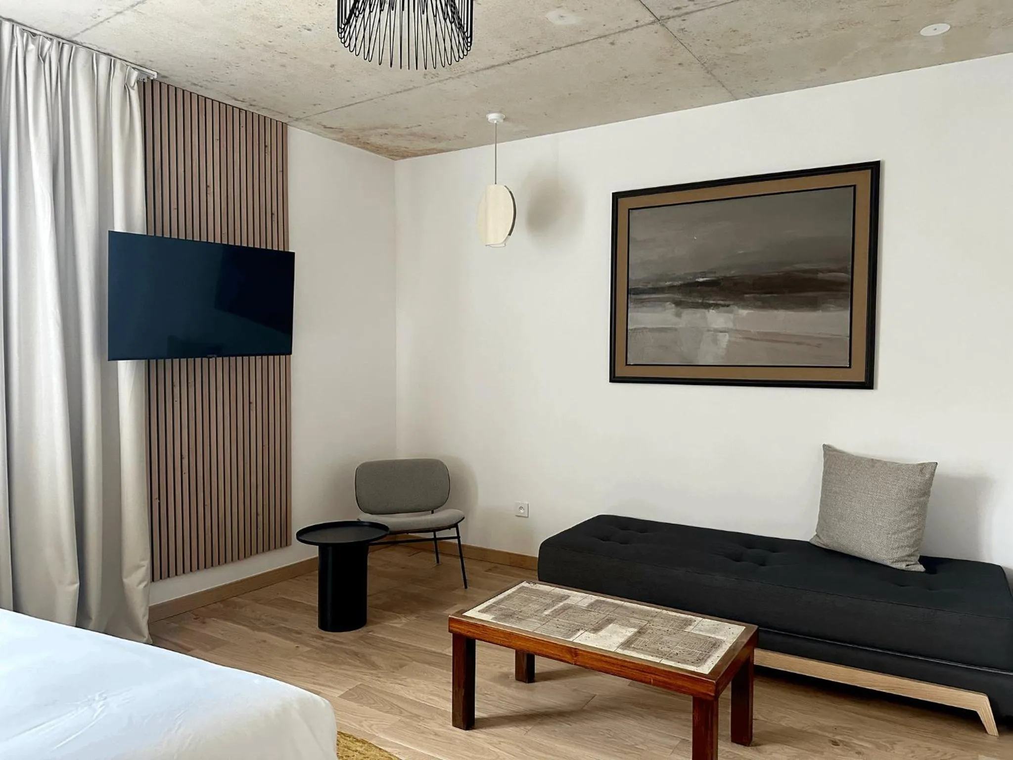 Photo of the whole room, Bed in voco Beaune , Cité des Vins by IHG