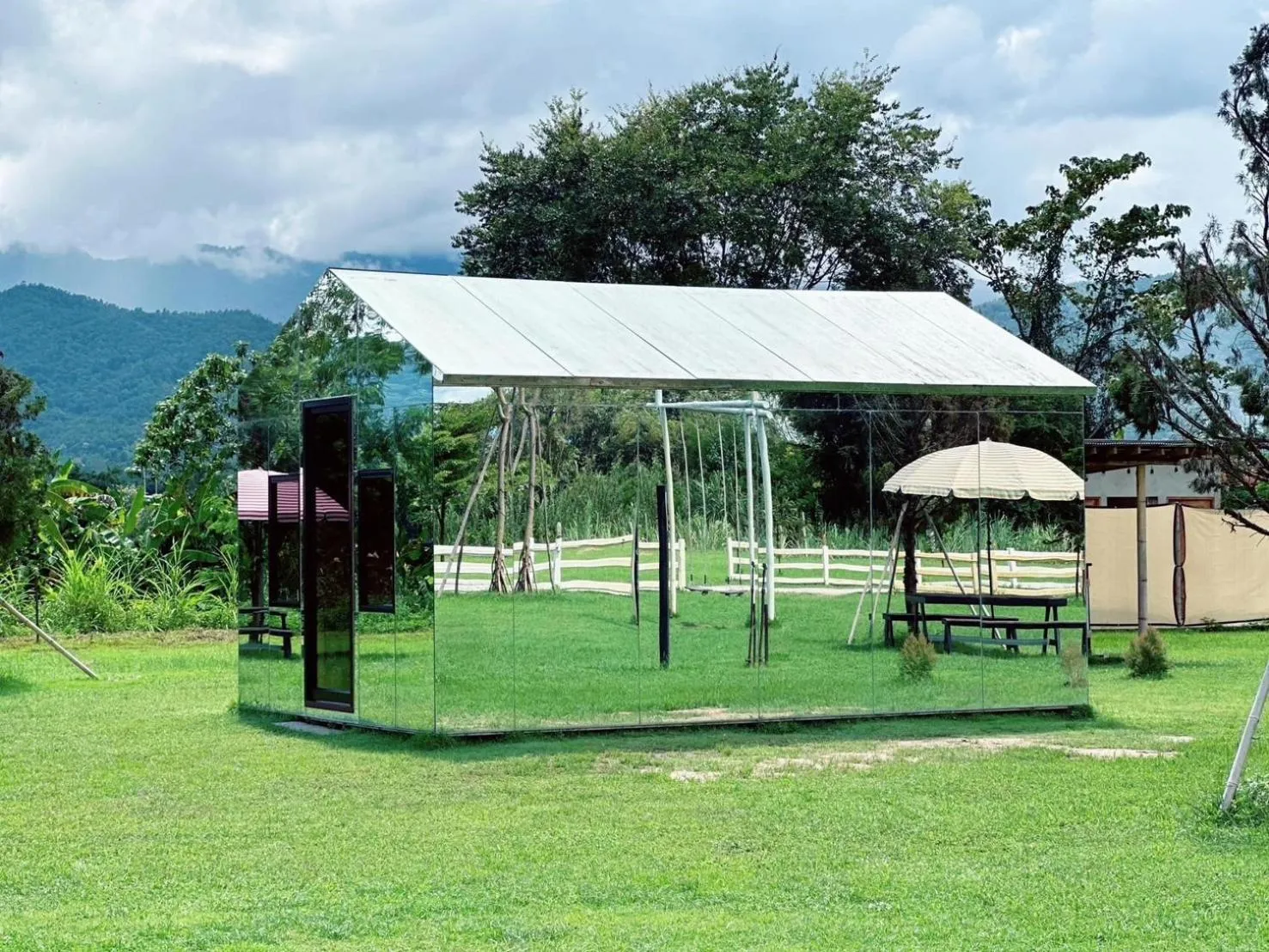 Inner courtyard view in Isbjorn chiangdao