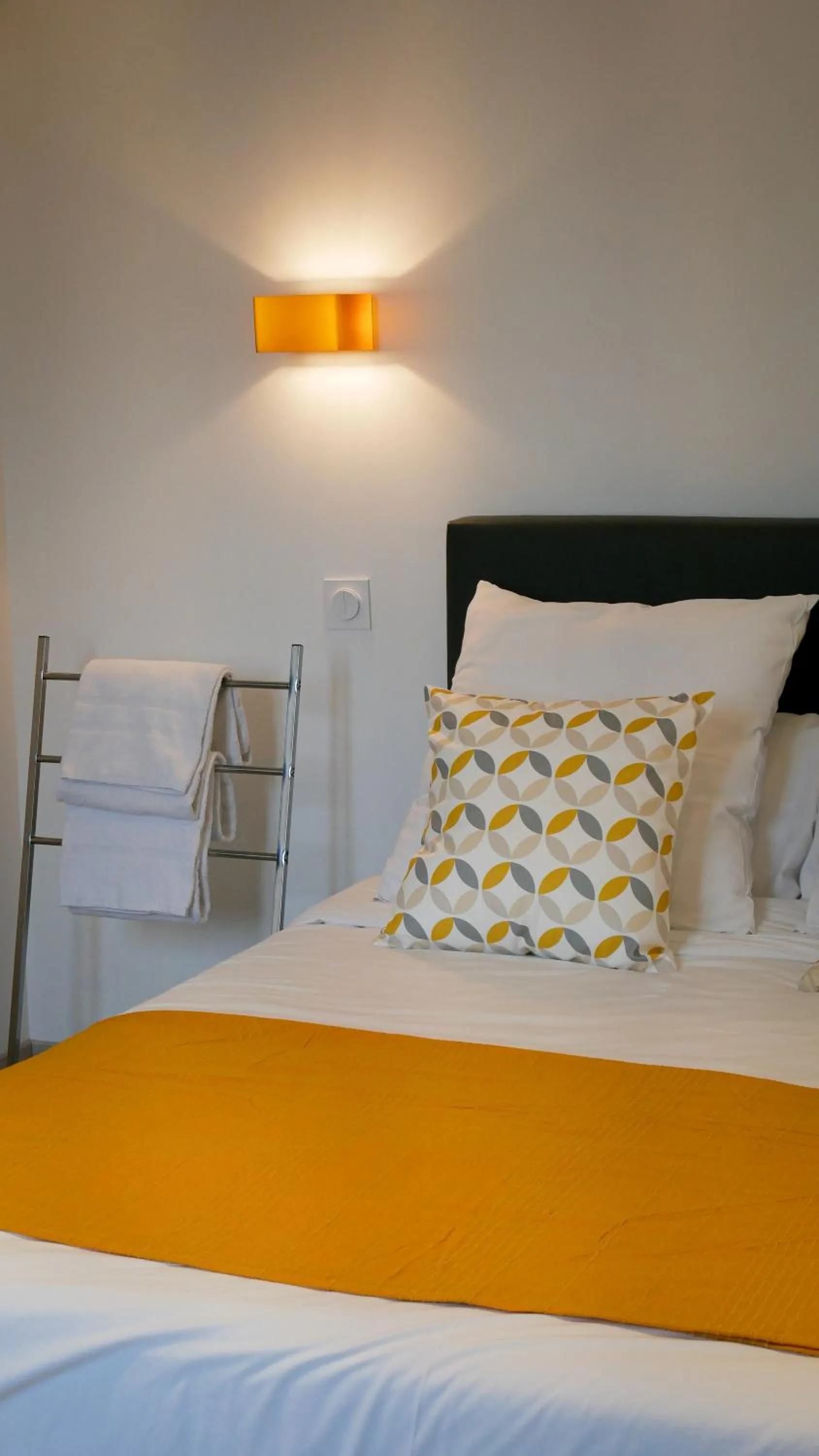 LE CENTRAL HOTEL BAR RESTAURANT