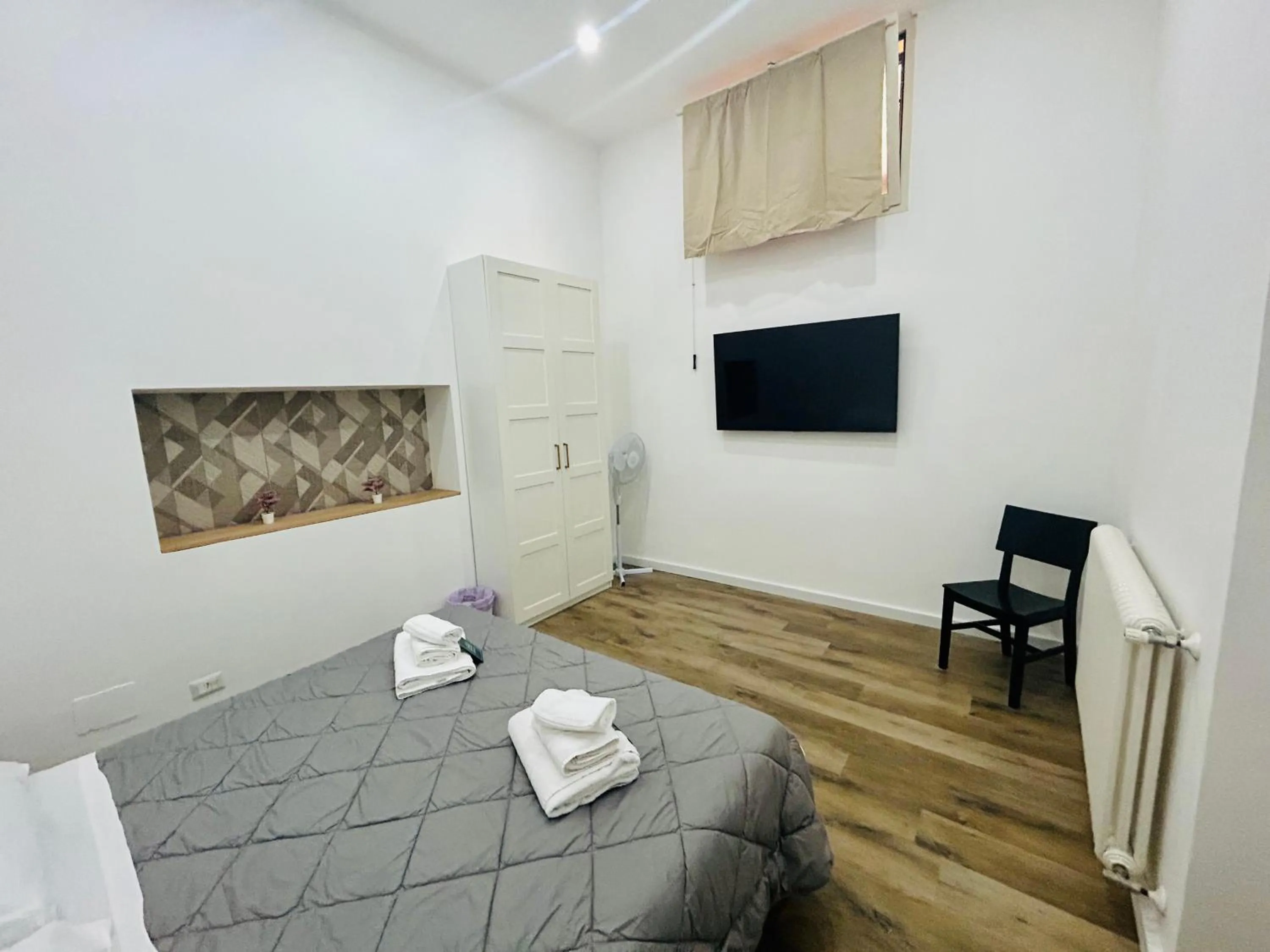 Large Double Room in Boiardo Art House