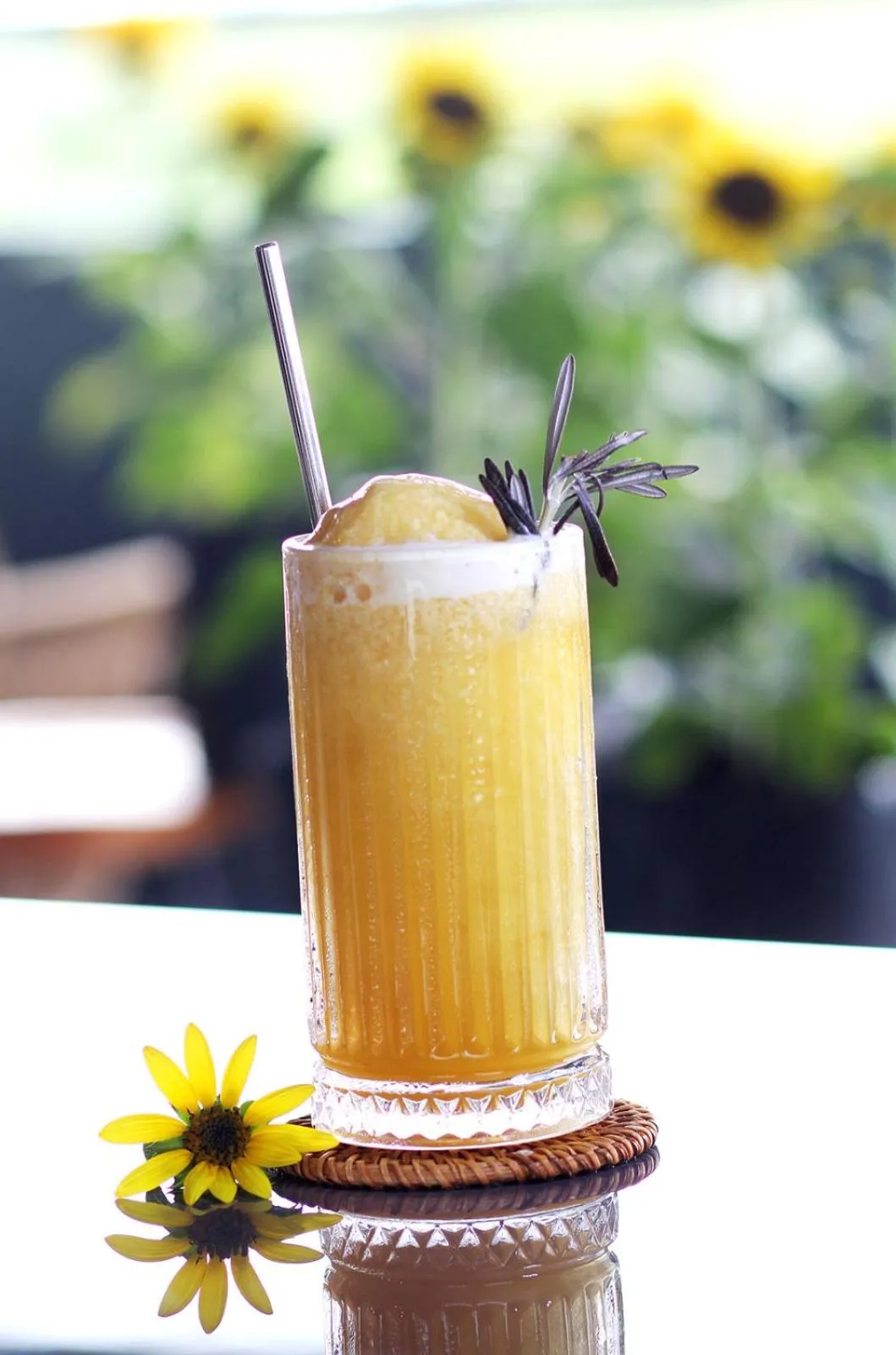 Restaurant/places to eat in Sunflower World Hotel