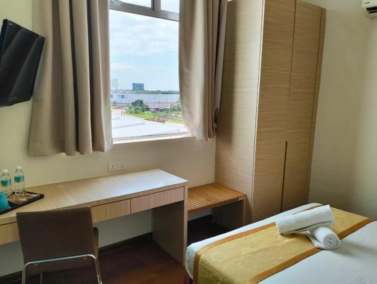 Bedroom, Bed in Sunflower World Hotel