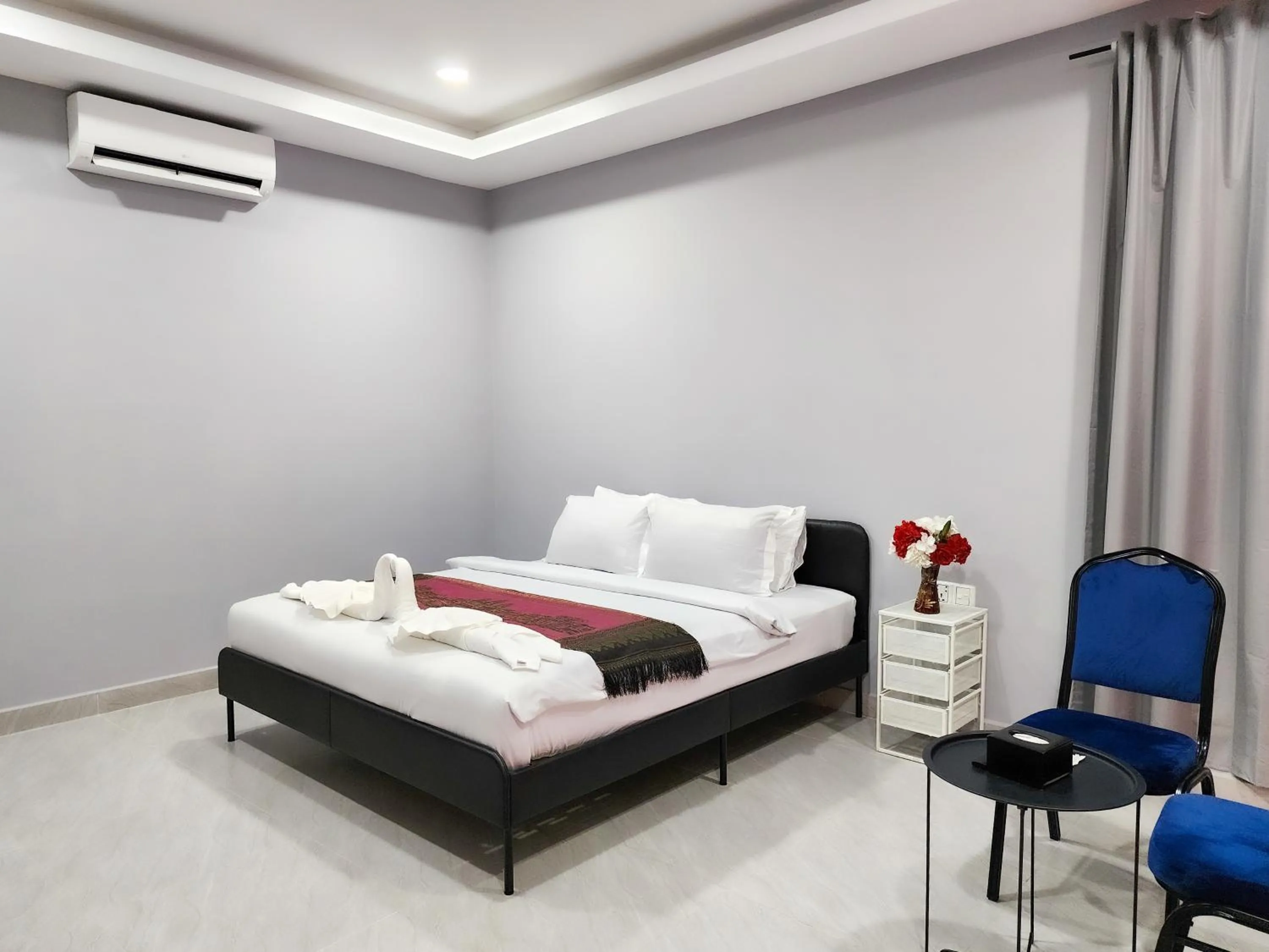 Photo of the whole room, Bed in BKK Concept Hotel