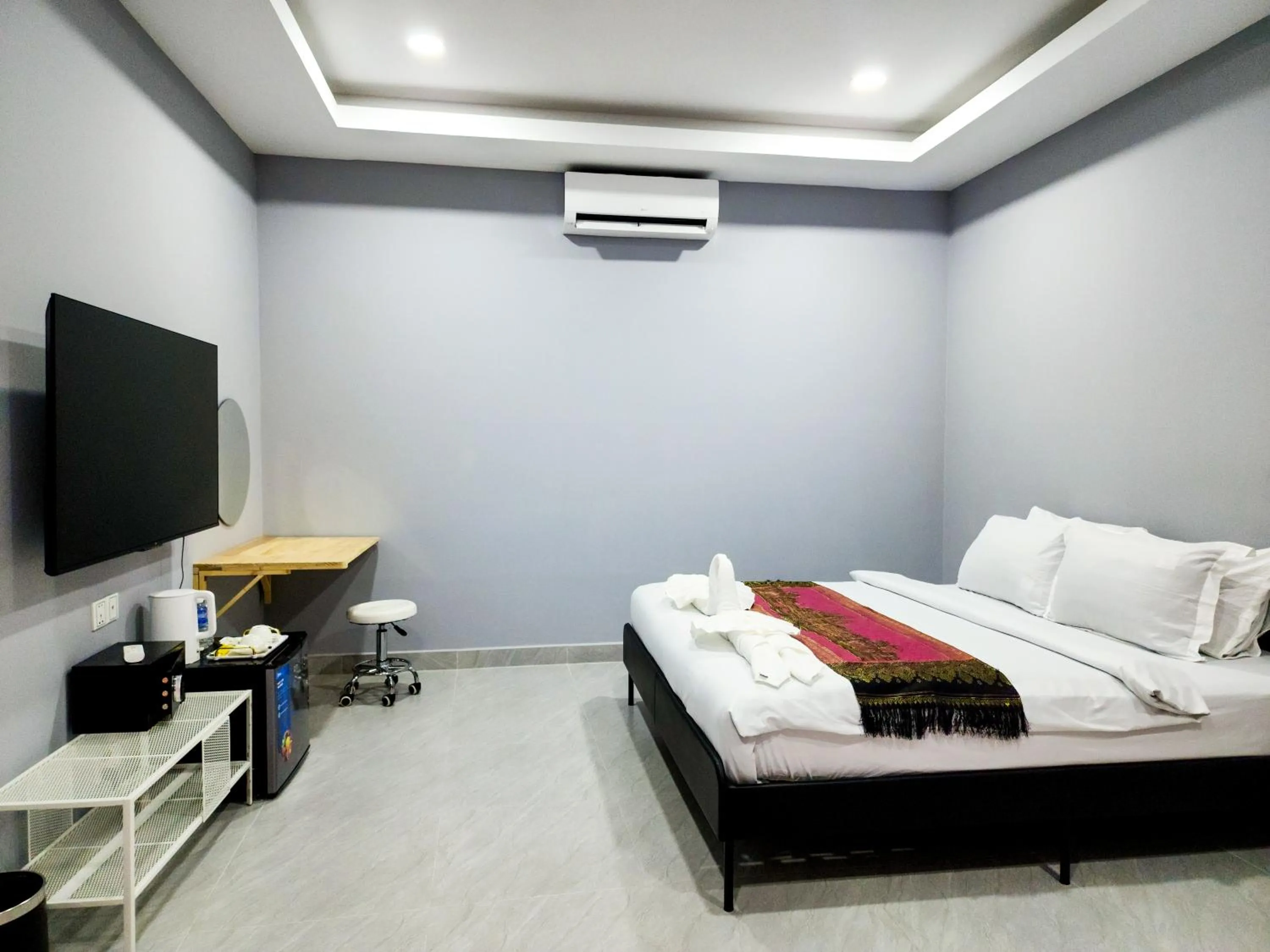 Seating area, Bed in BKK Concept Hotel