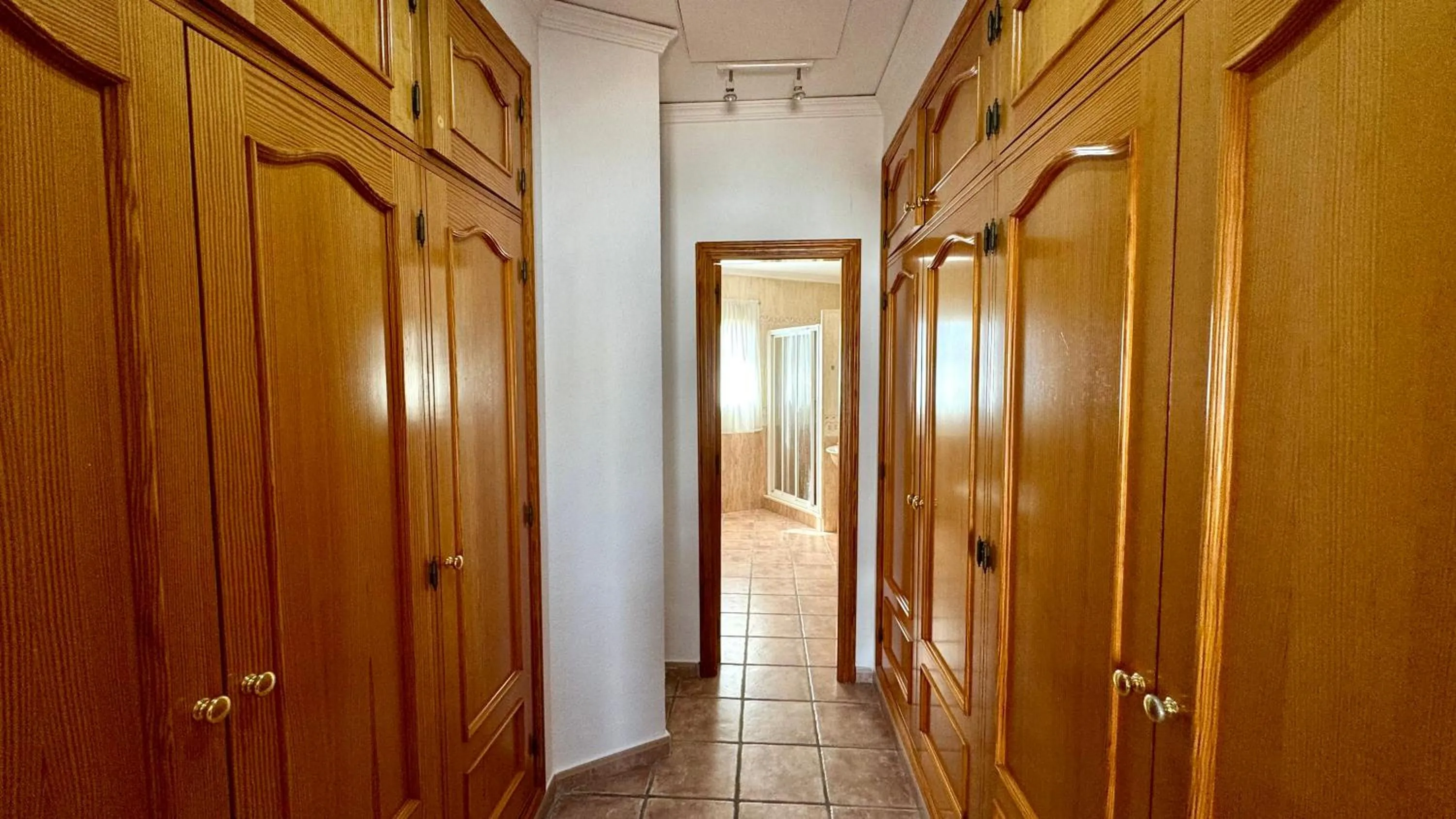 wardrobe in Apartamentos Carlton VyB