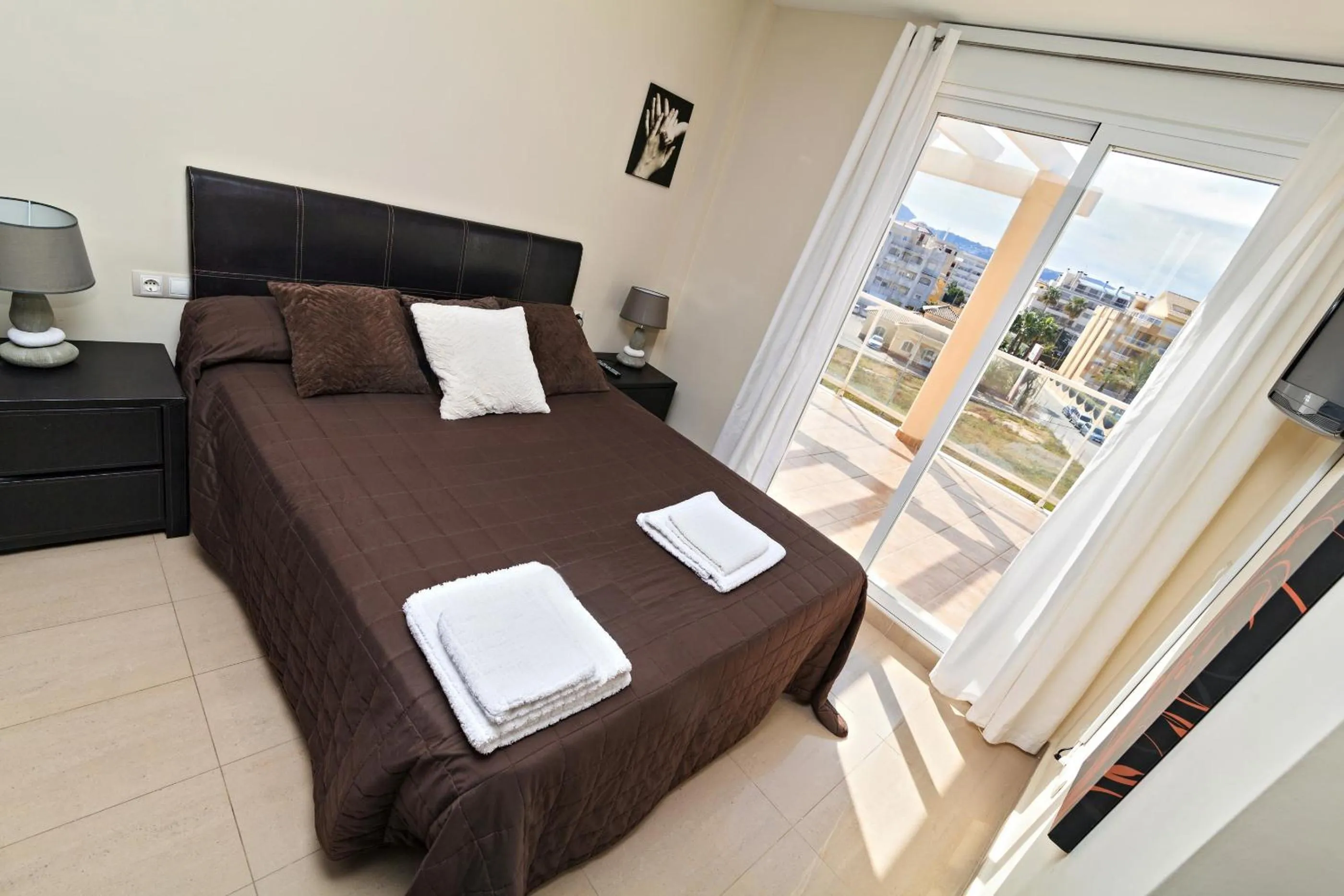 Photo of the whole room, Bed in Apartamentos Carlton VyB