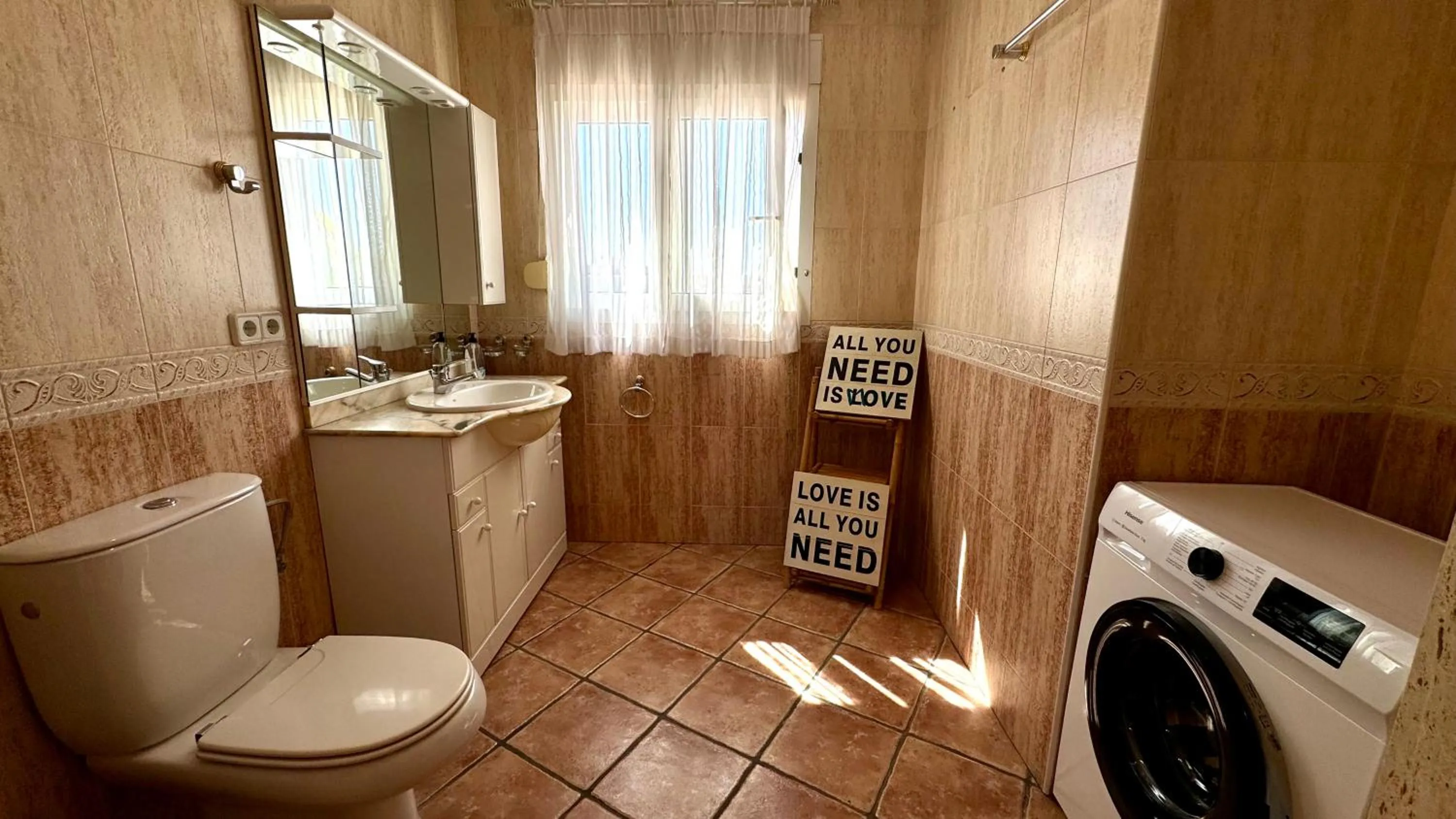 Toilet in Apartamentos Carlton VyB