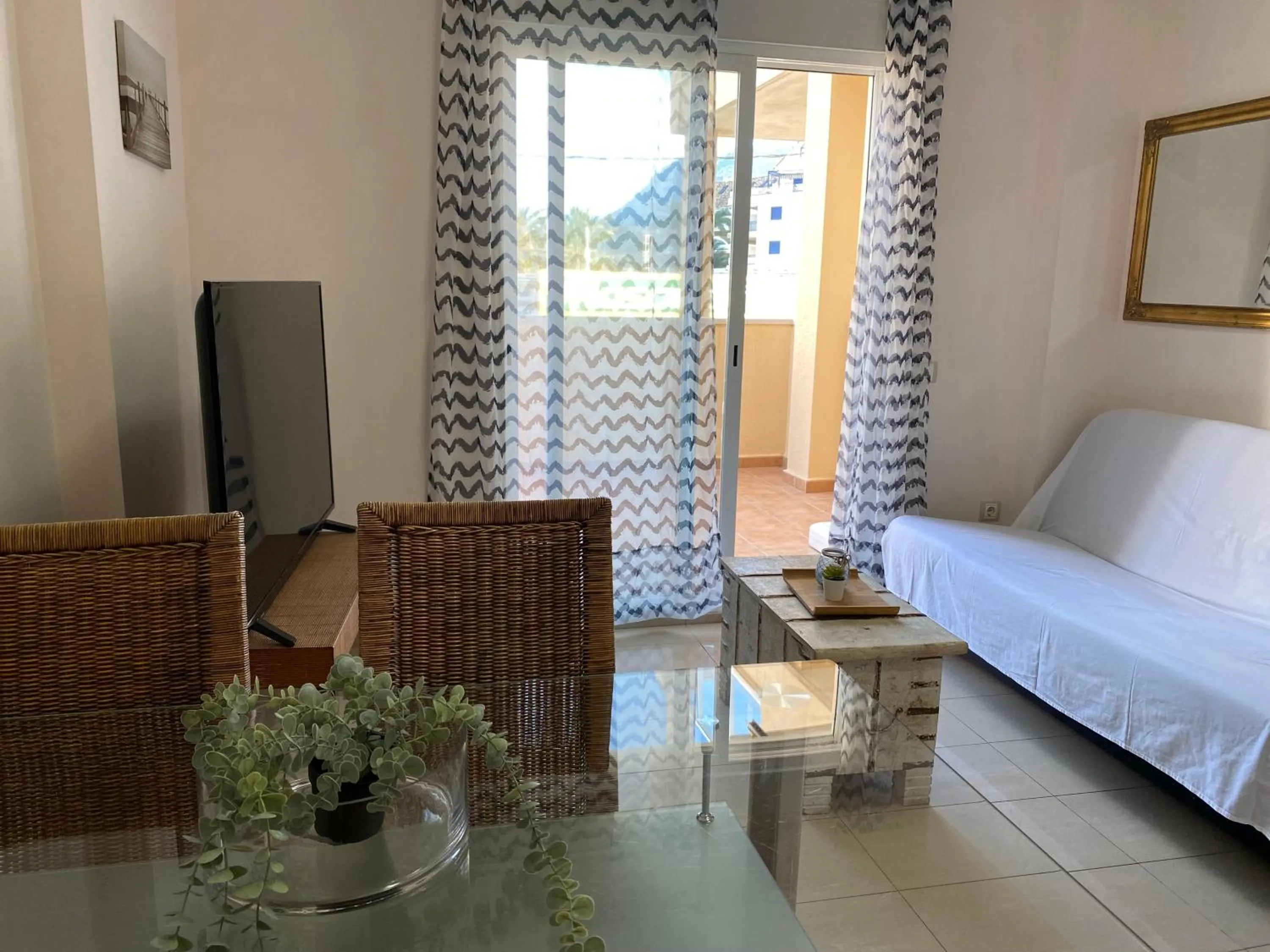 Dining area, Bed in Apartamentos Carlton VyB