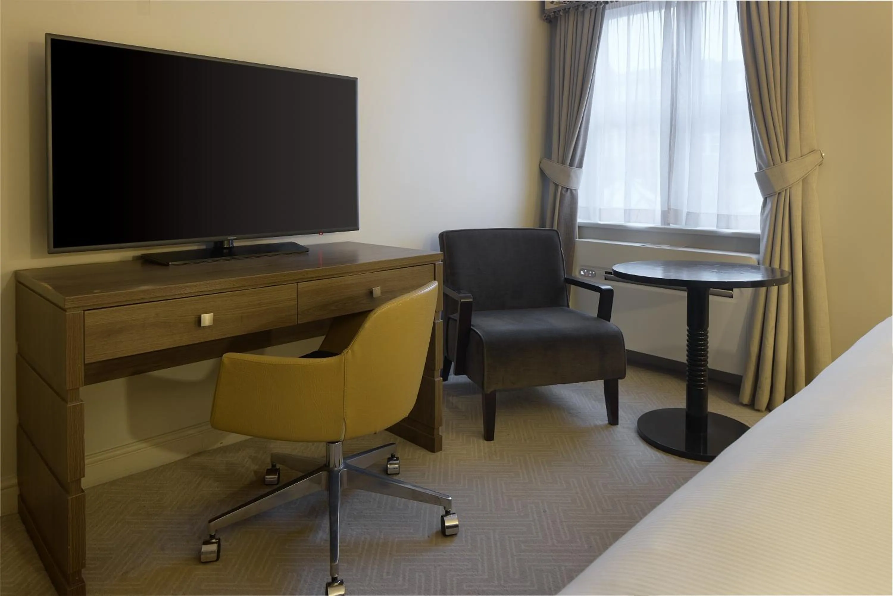TV and multimedia in DoubleTree by Hilton York