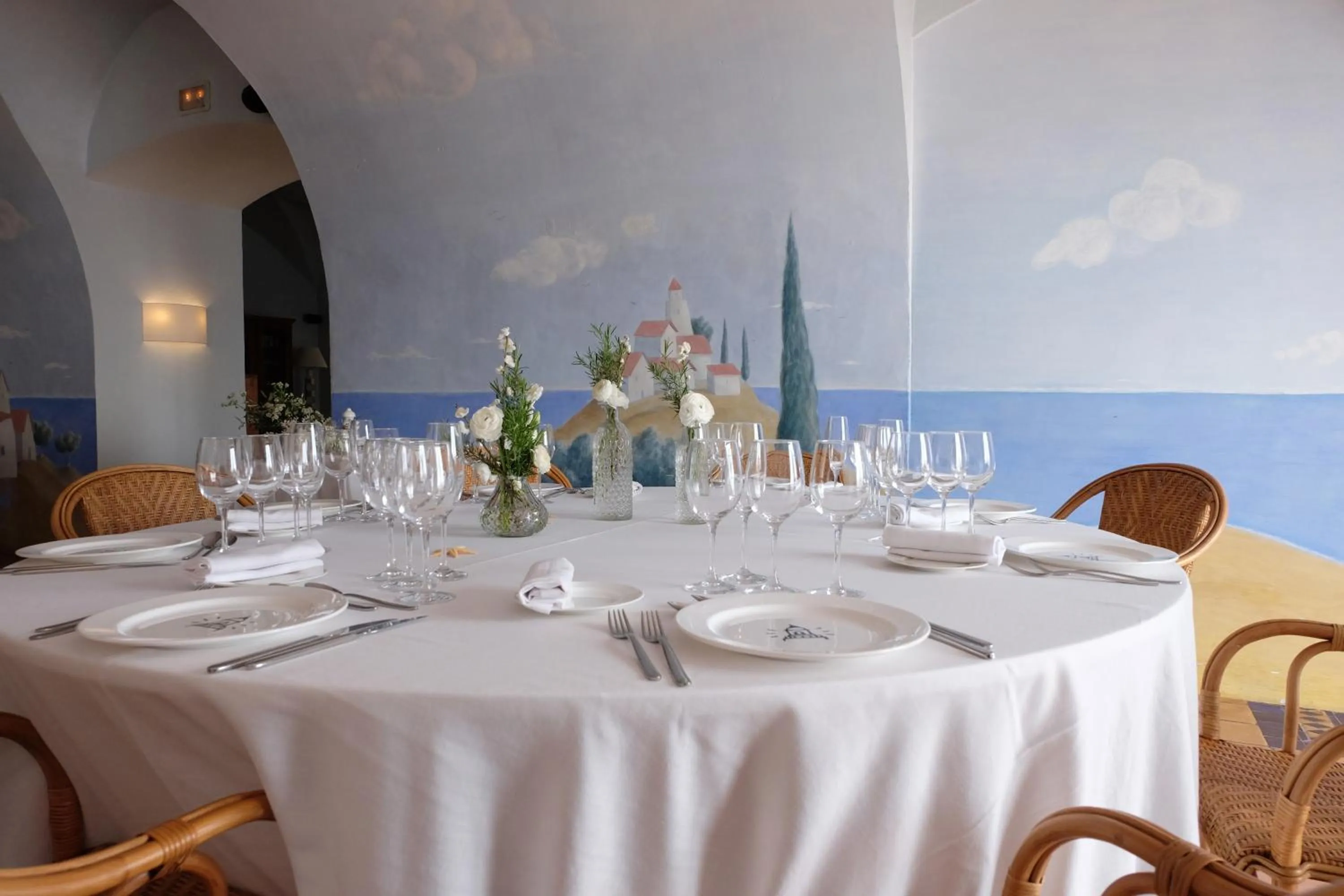 Restaurant/places to eat in El Far Hotel Restaurant