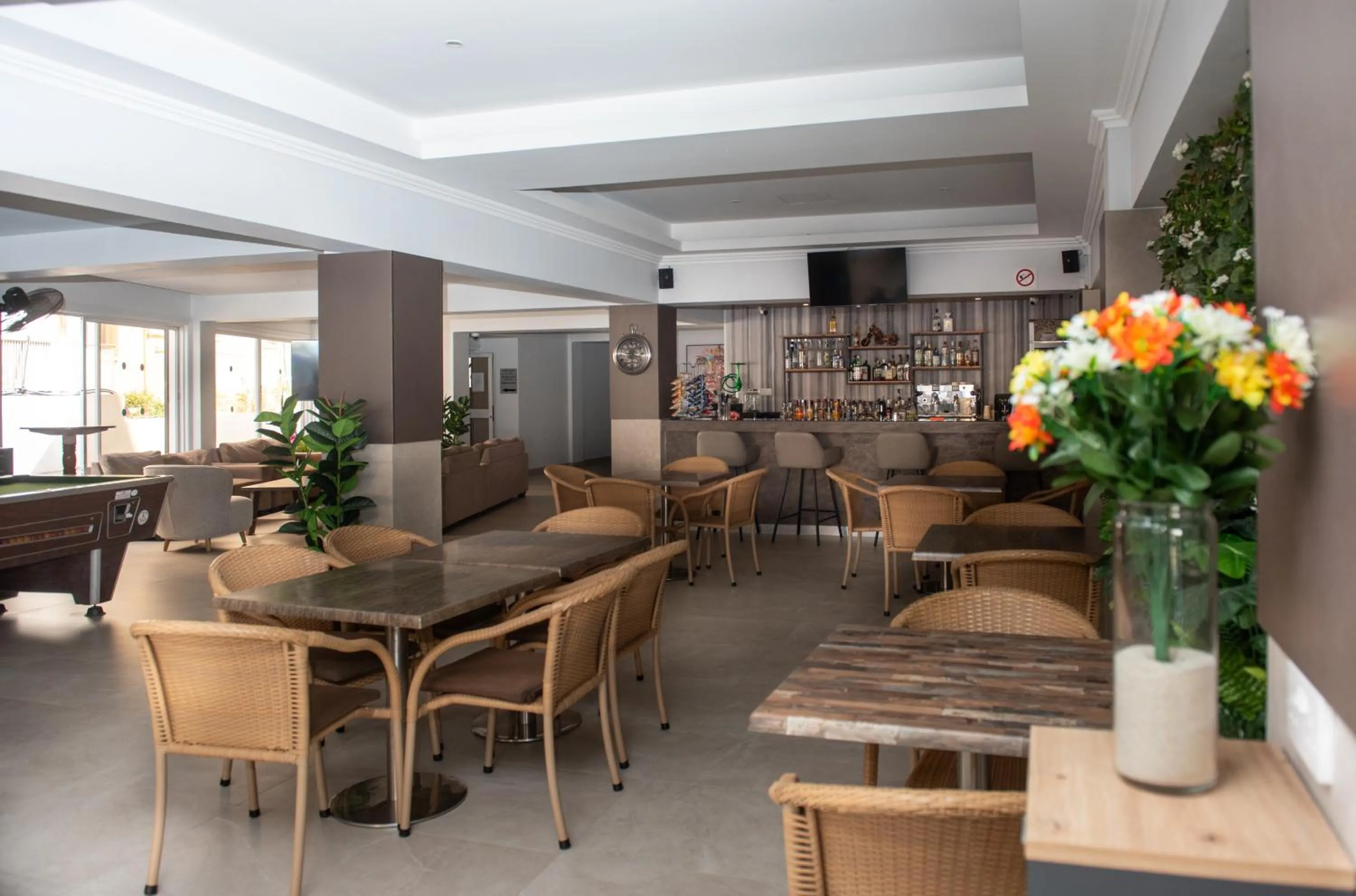 Restaurant/places to eat in Paul Marie Hotel Apartments