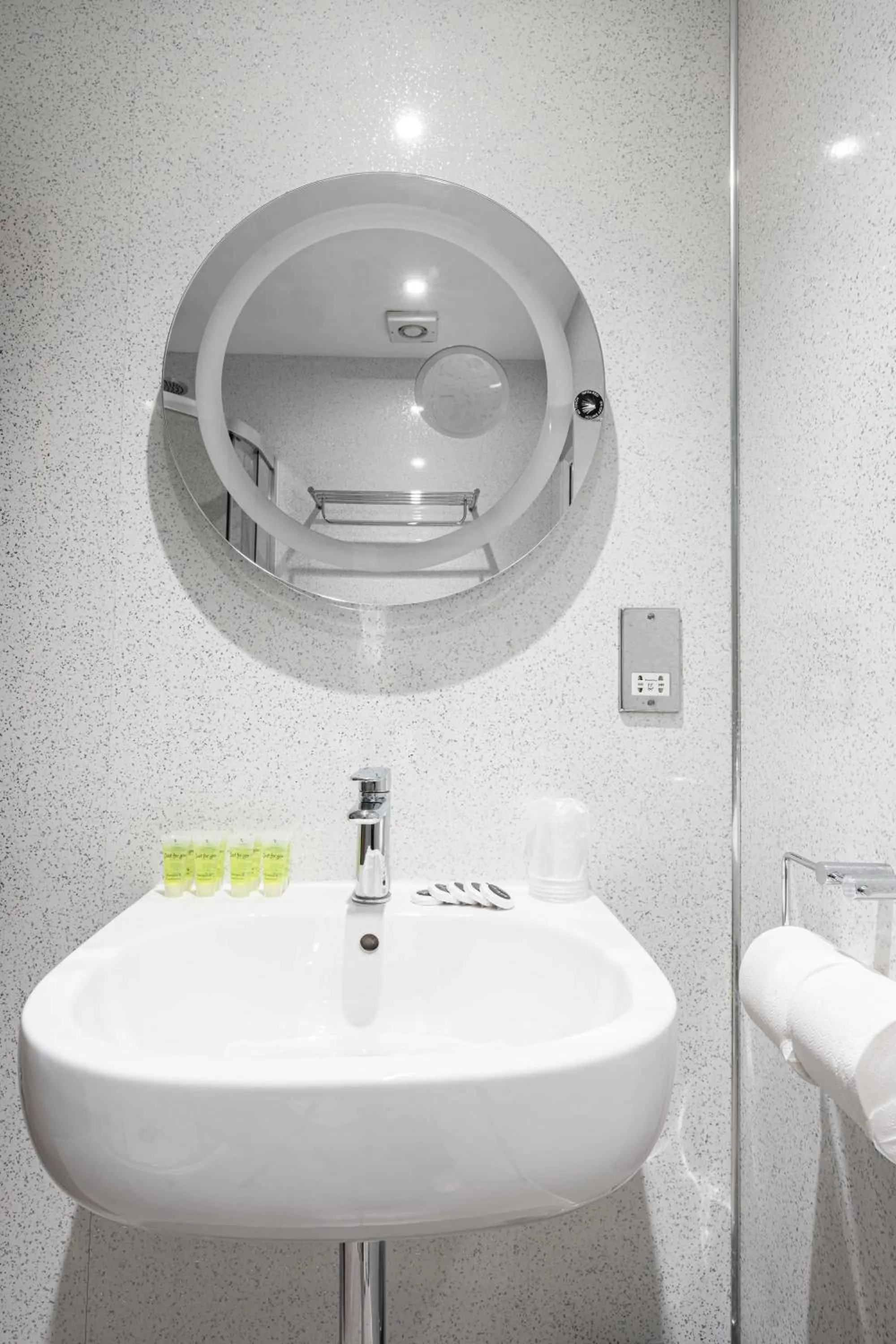 Bathroom in Lancaster Court Hotel