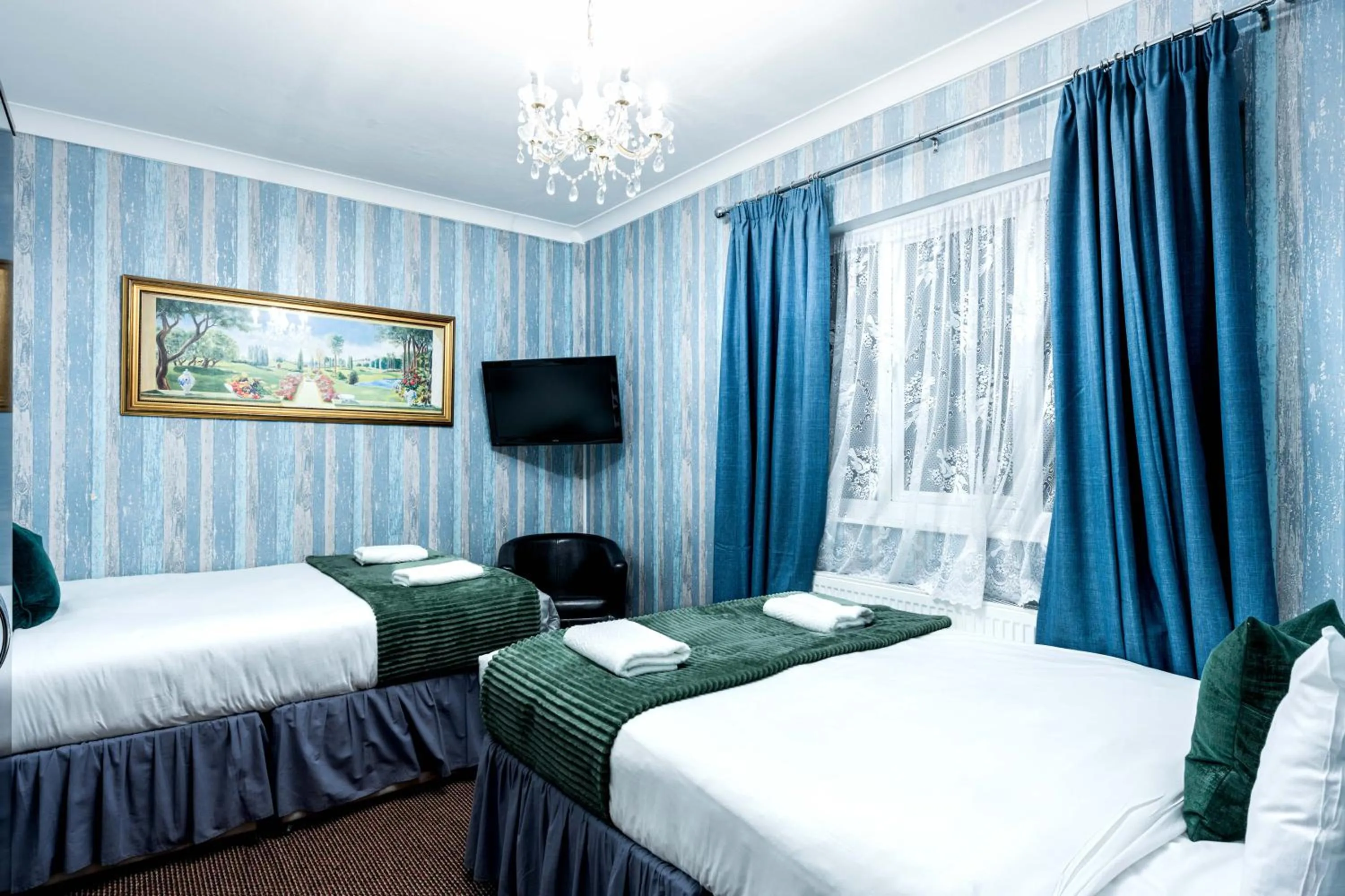 Bed in Lancaster Court Hotel