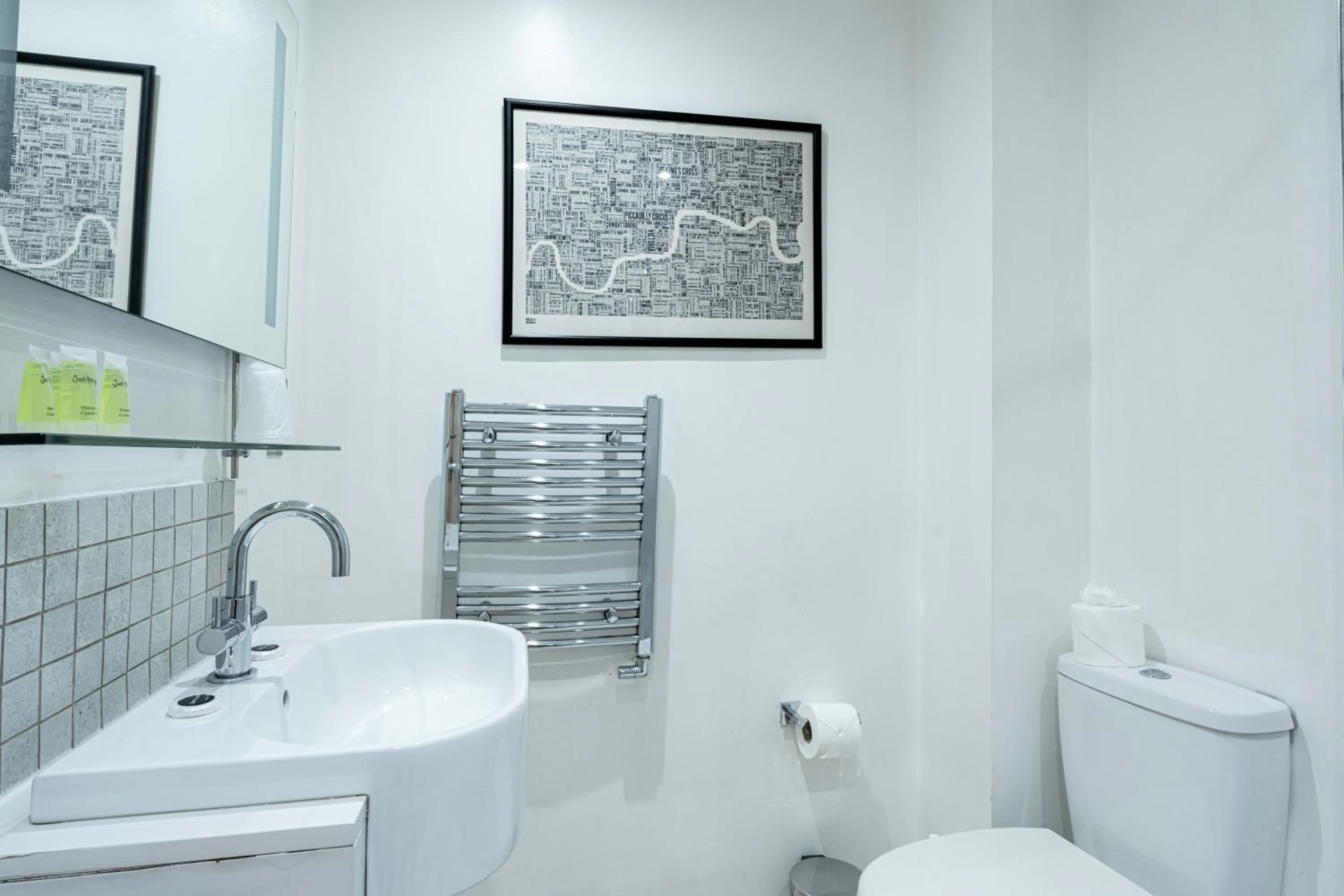 Toilet in Lancaster Court Hotel