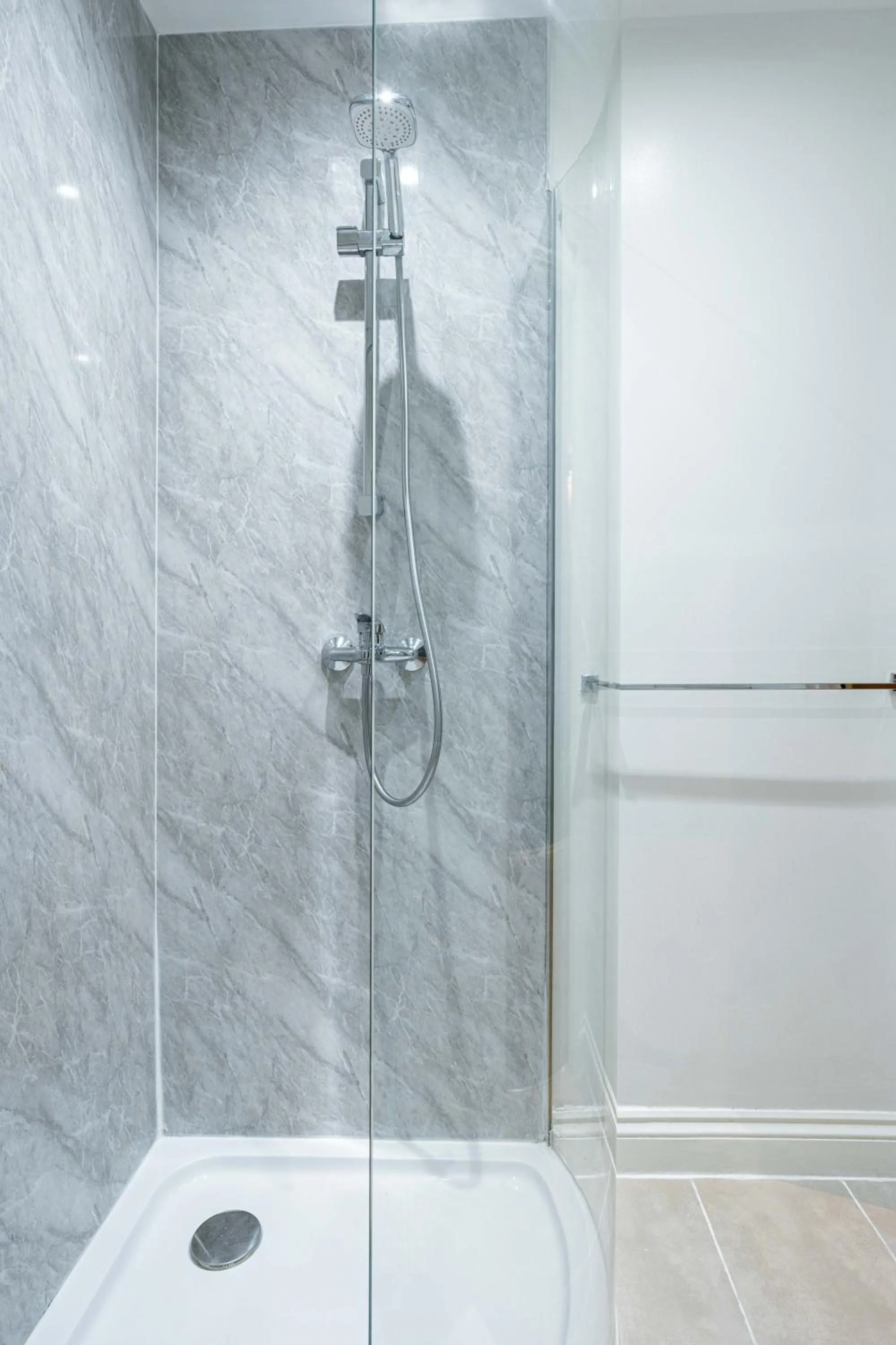 Shower in Lancaster Court Hotel