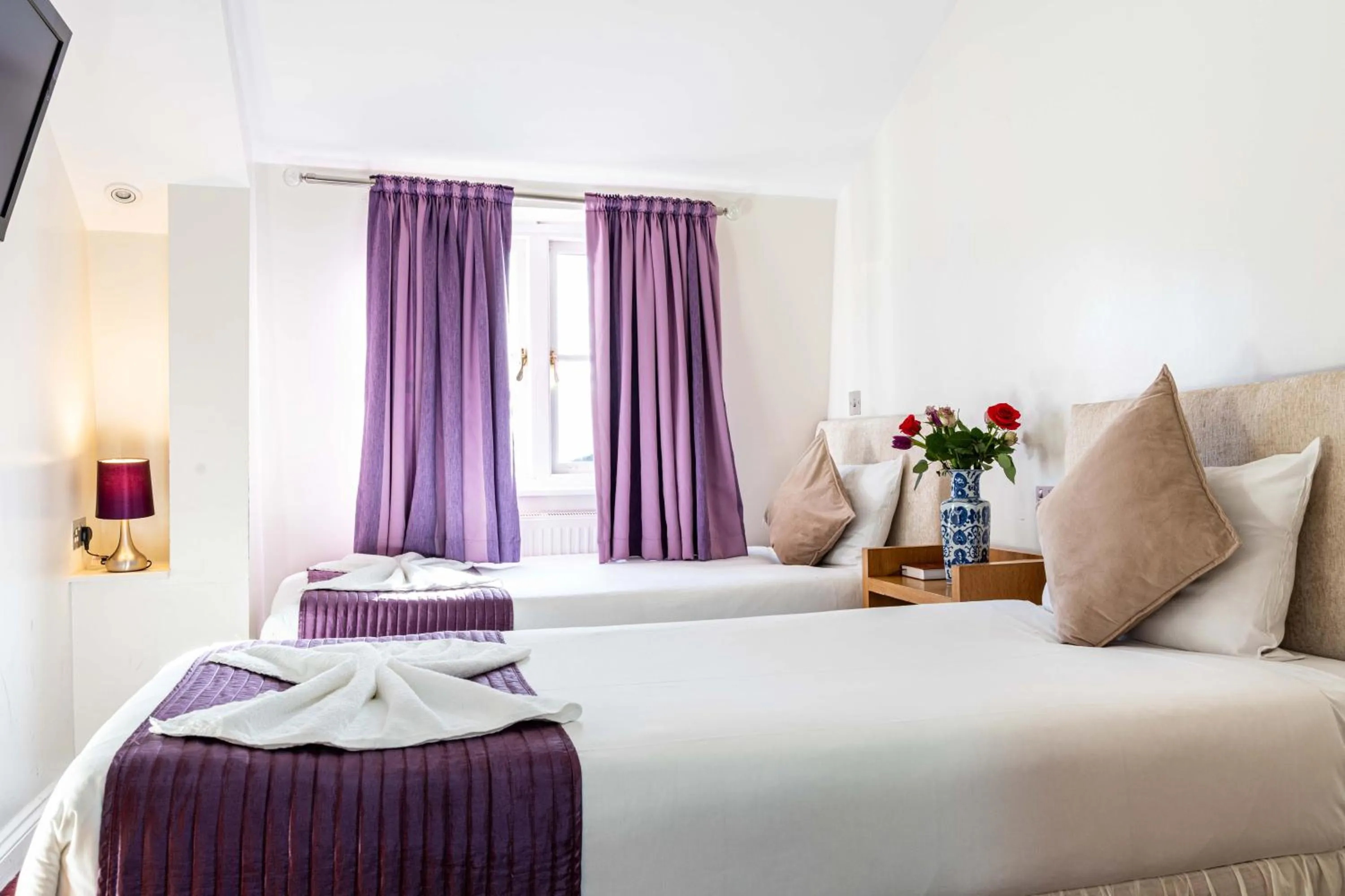 Bed in Lancaster Court Hotel