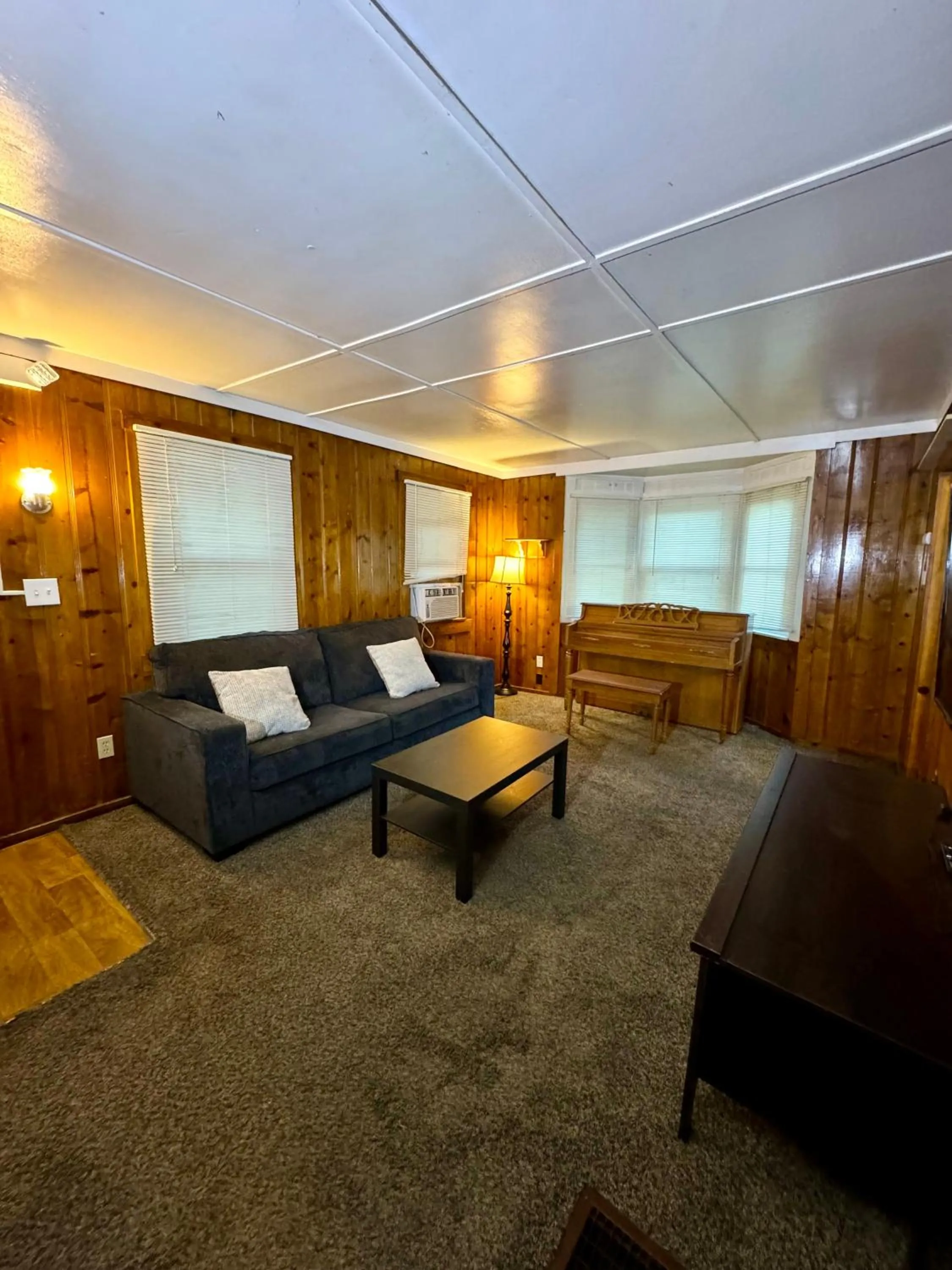 Living room in Crest Lodge Historic Mountain Inn