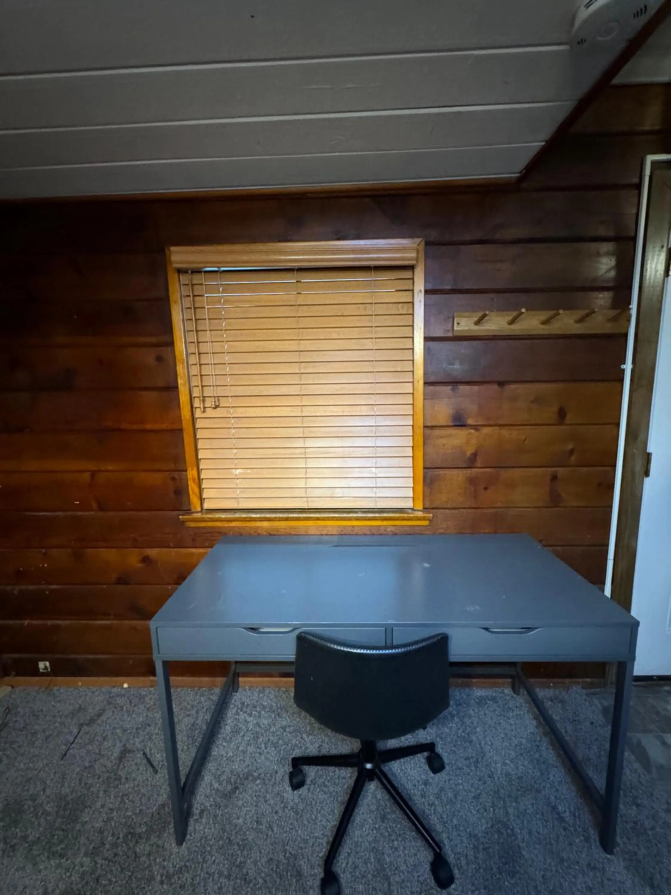 hair dresser in Crest Lodge Historic Mountain Inn