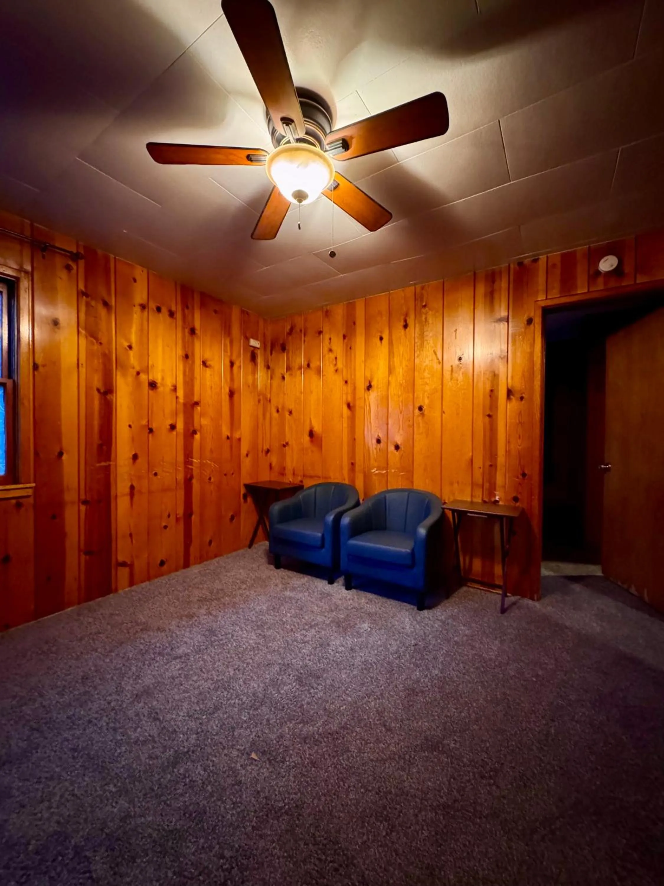 Living room in Crest Lodge Historic Mountain Inn