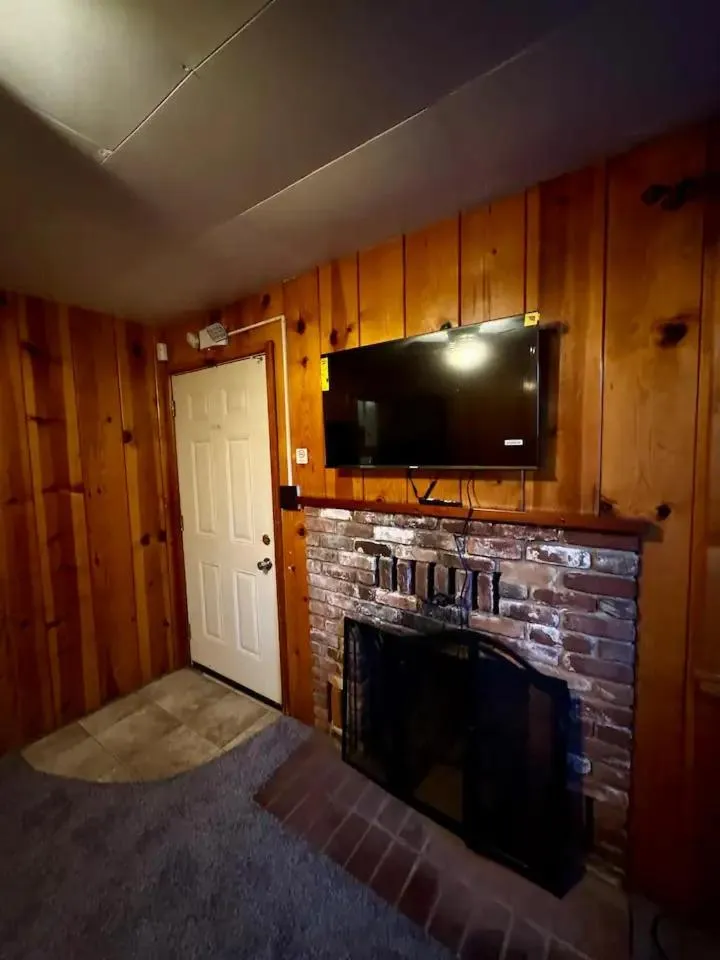 Crest Lodge Historic Mountain Inn