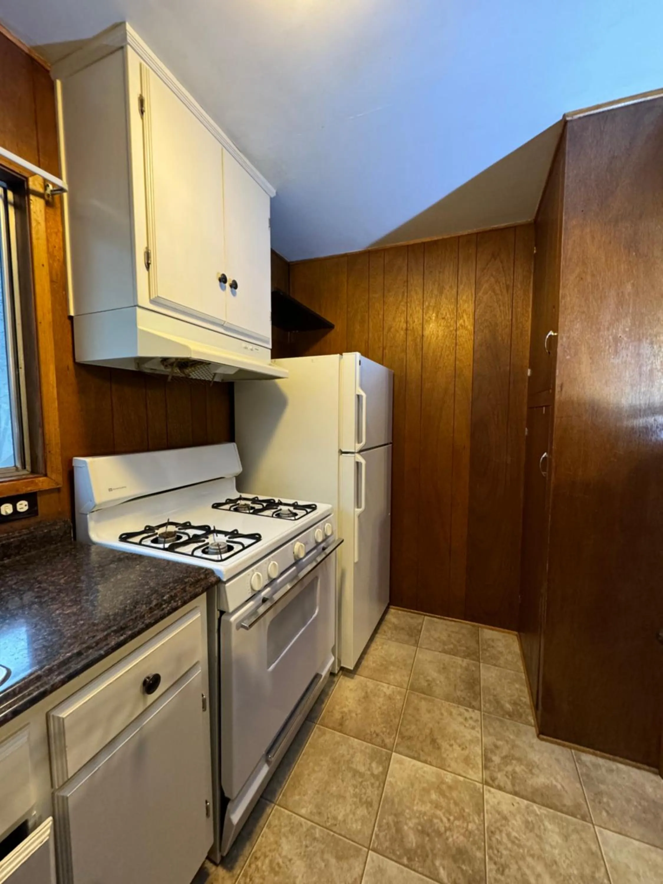Kitchen or kitchenette in Crest Lodge Historic Mountain Inn