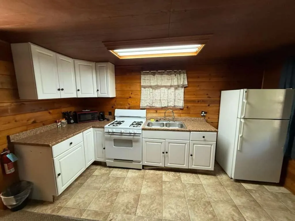 Crest Lodge Historic Mountain Inn